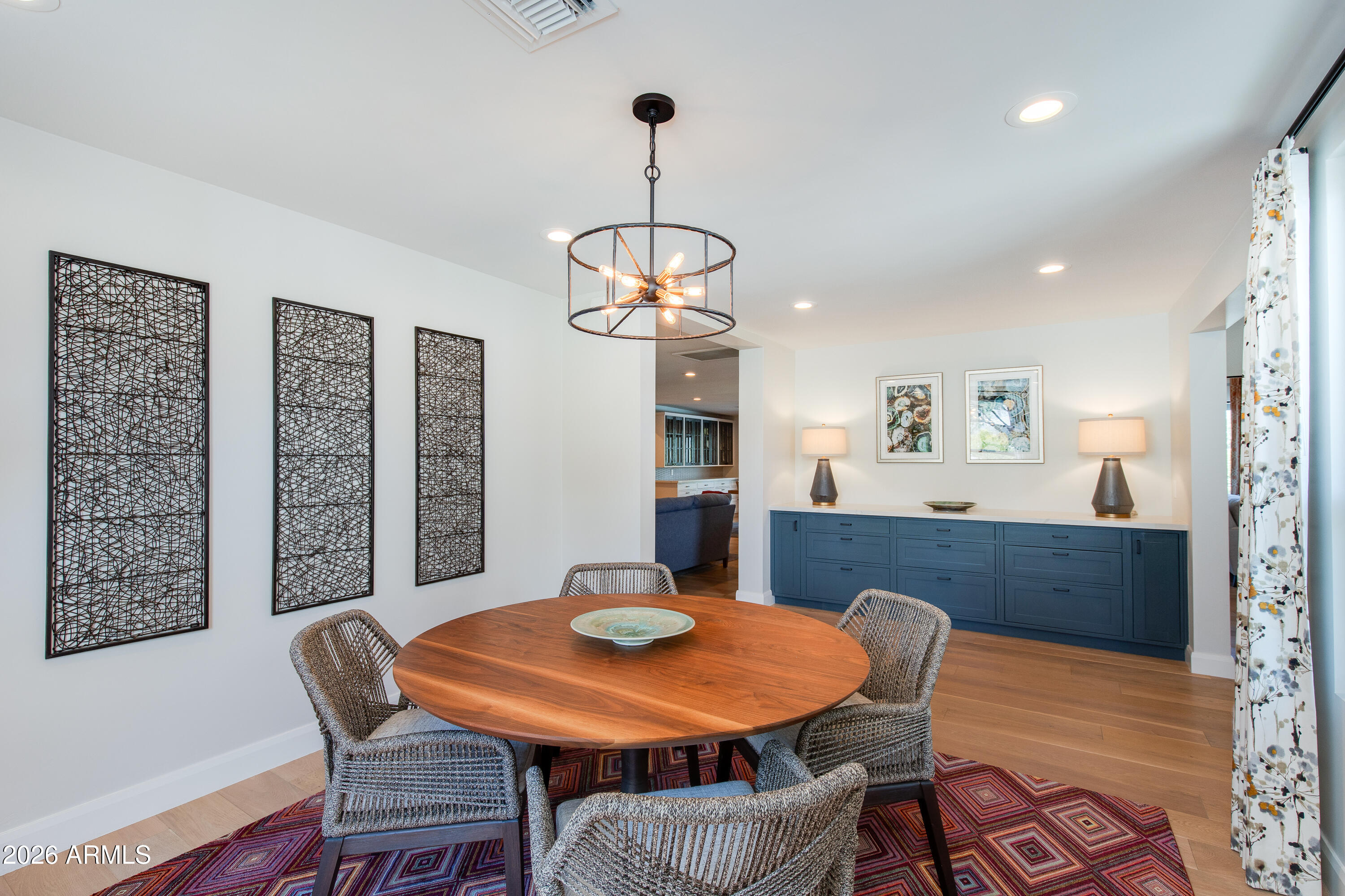 2409 E SOLANO Drive