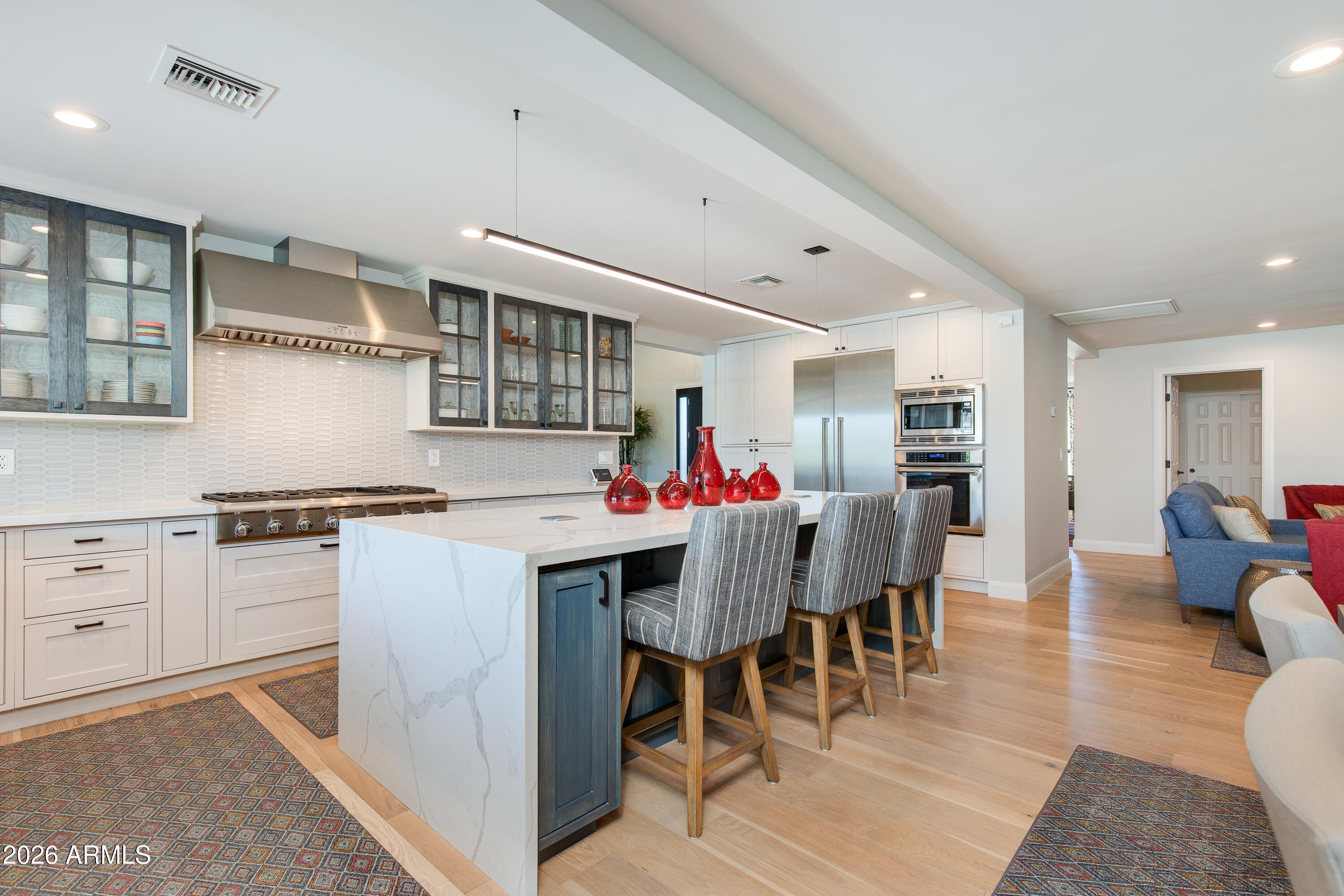 2409 E SOLANO Drive