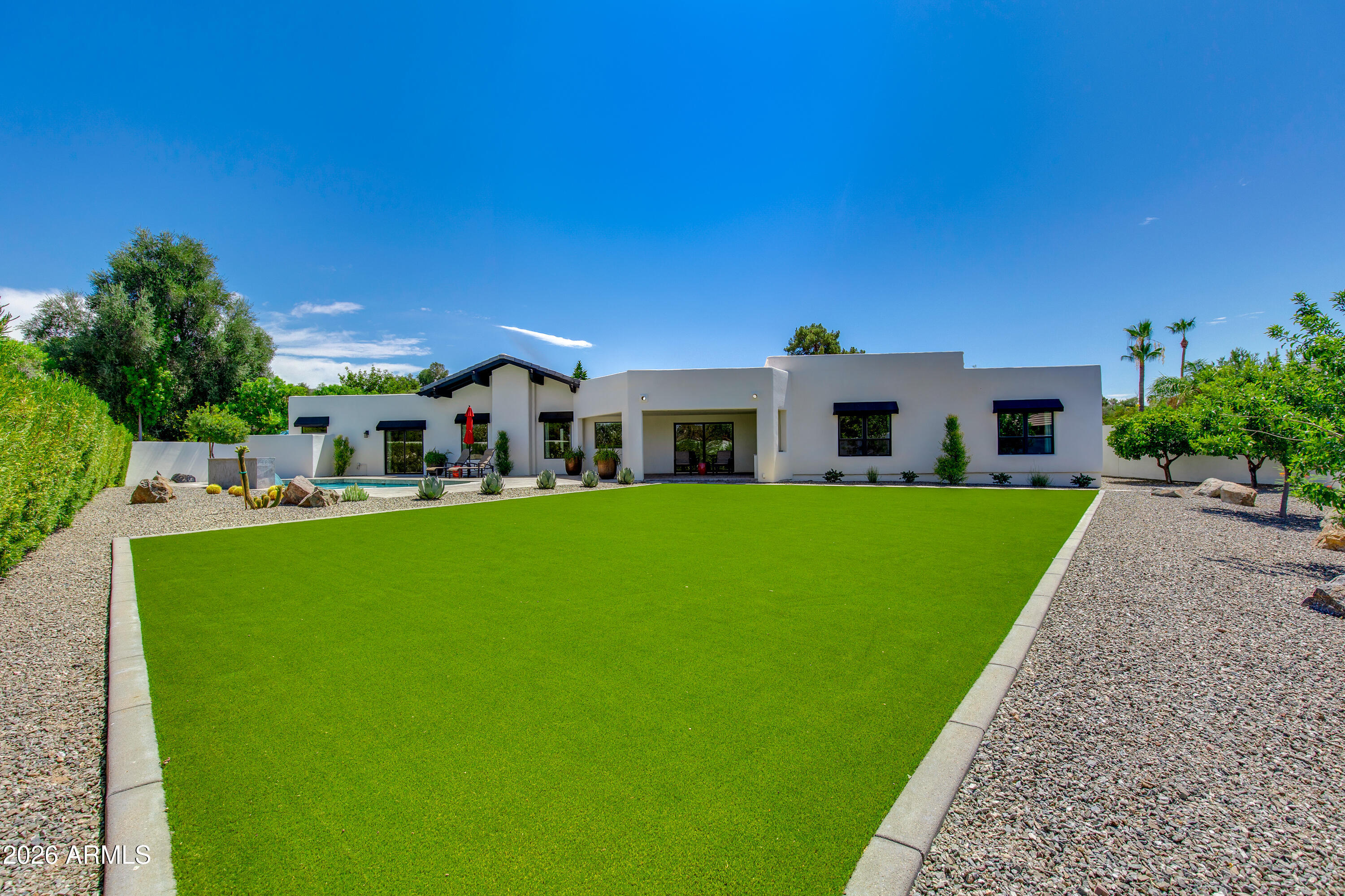 2409 E SOLANO Drive