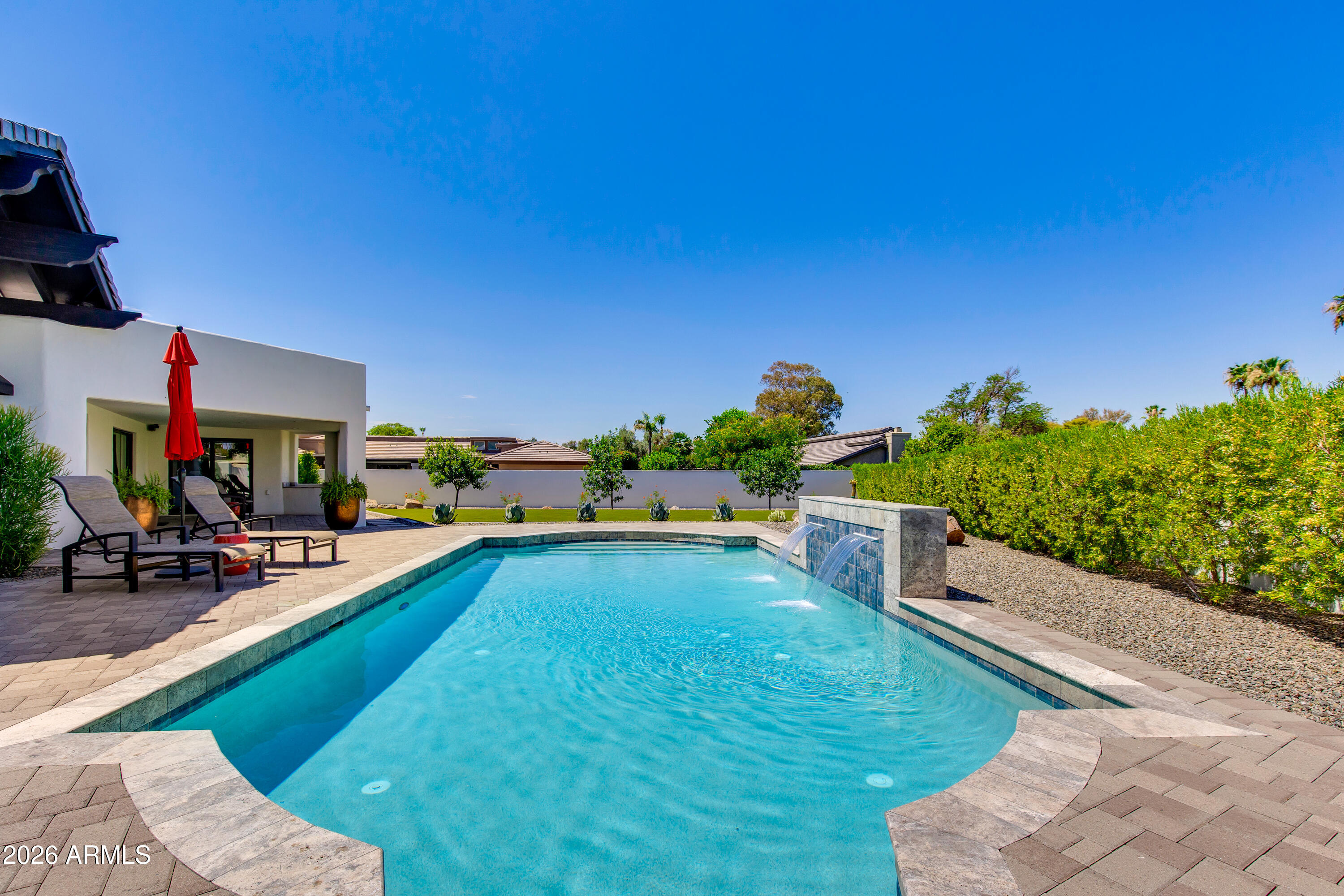 2409 E SOLANO Drive