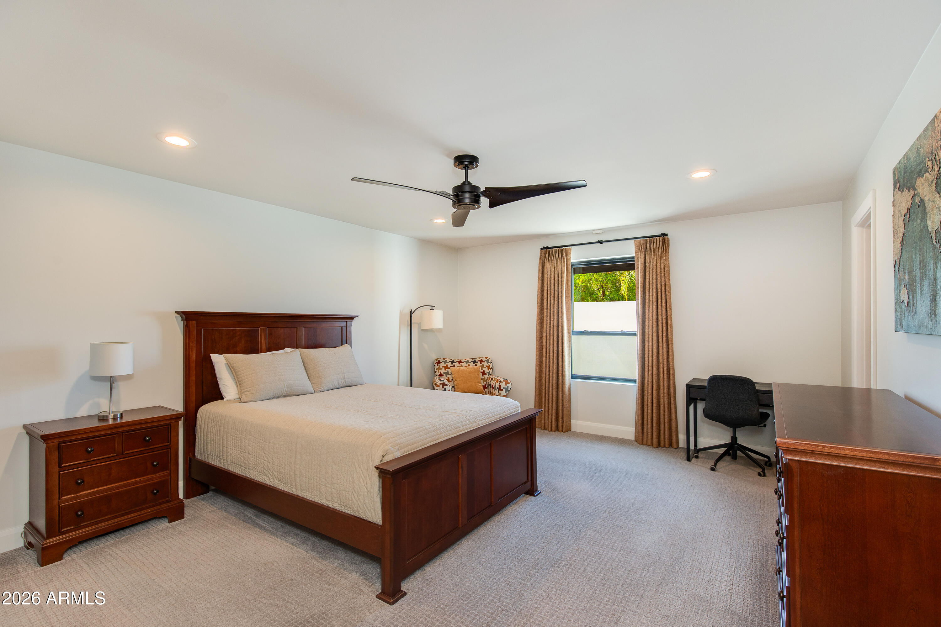 2409 E SOLANO Drive