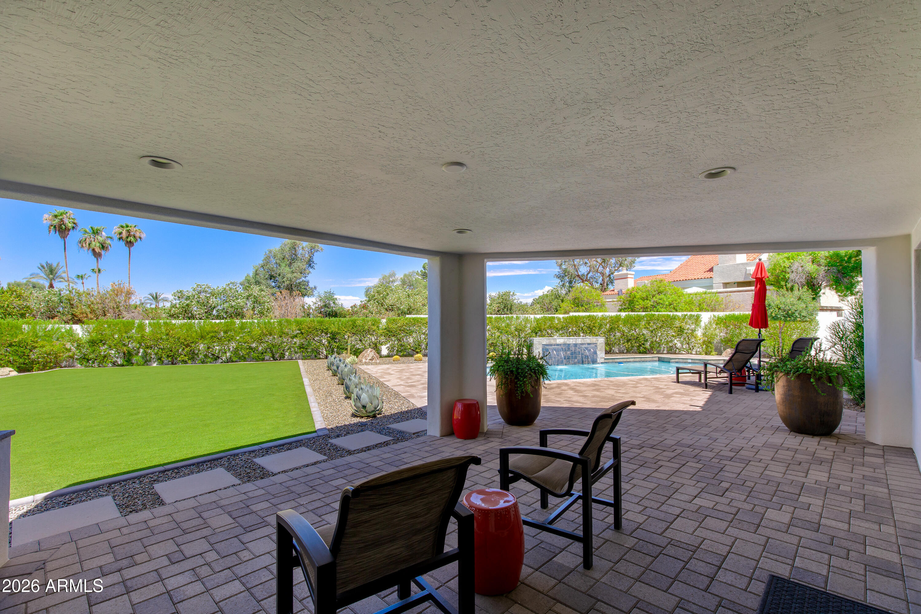 2409 E SOLANO Drive