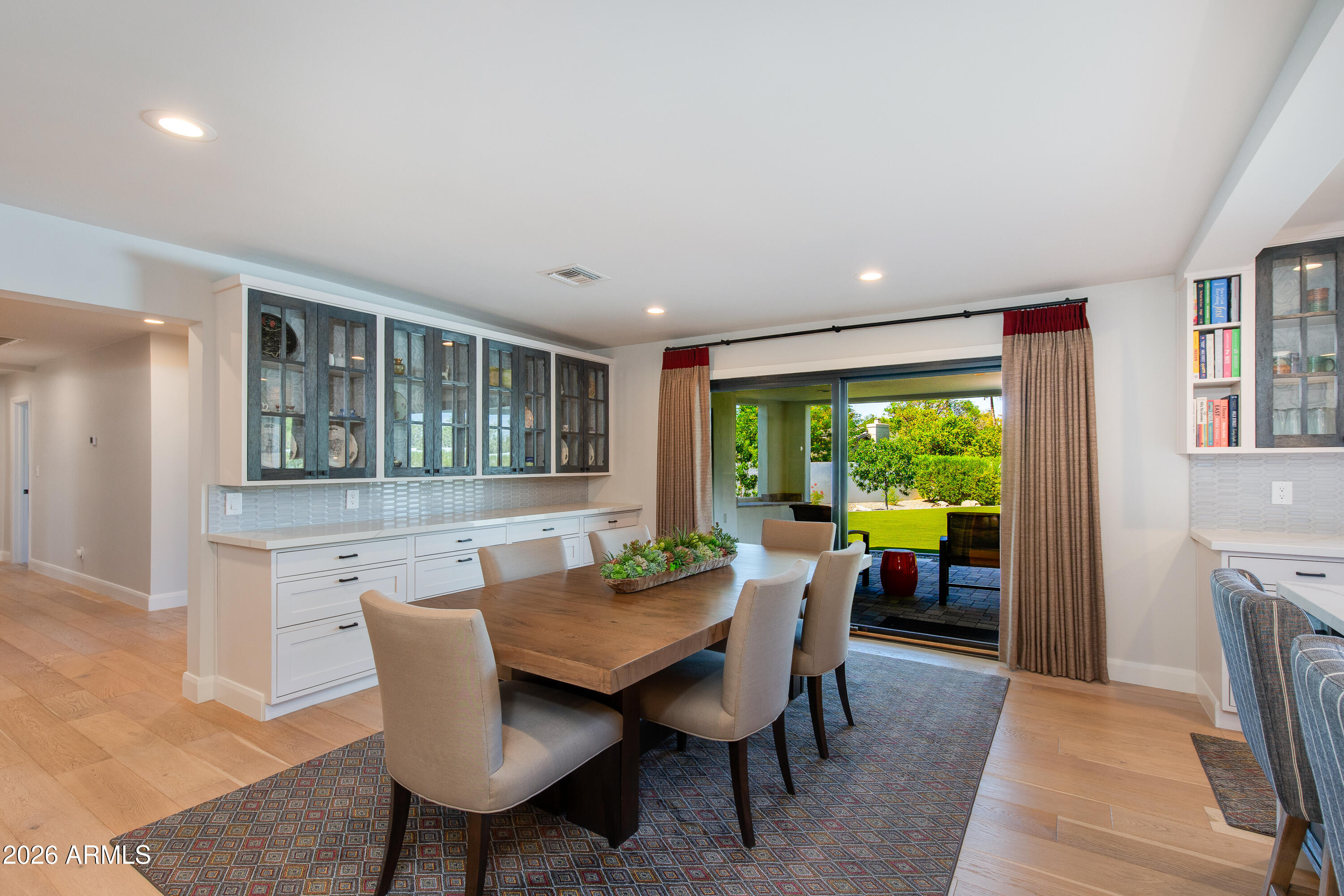 2409 E SOLANO Drive
