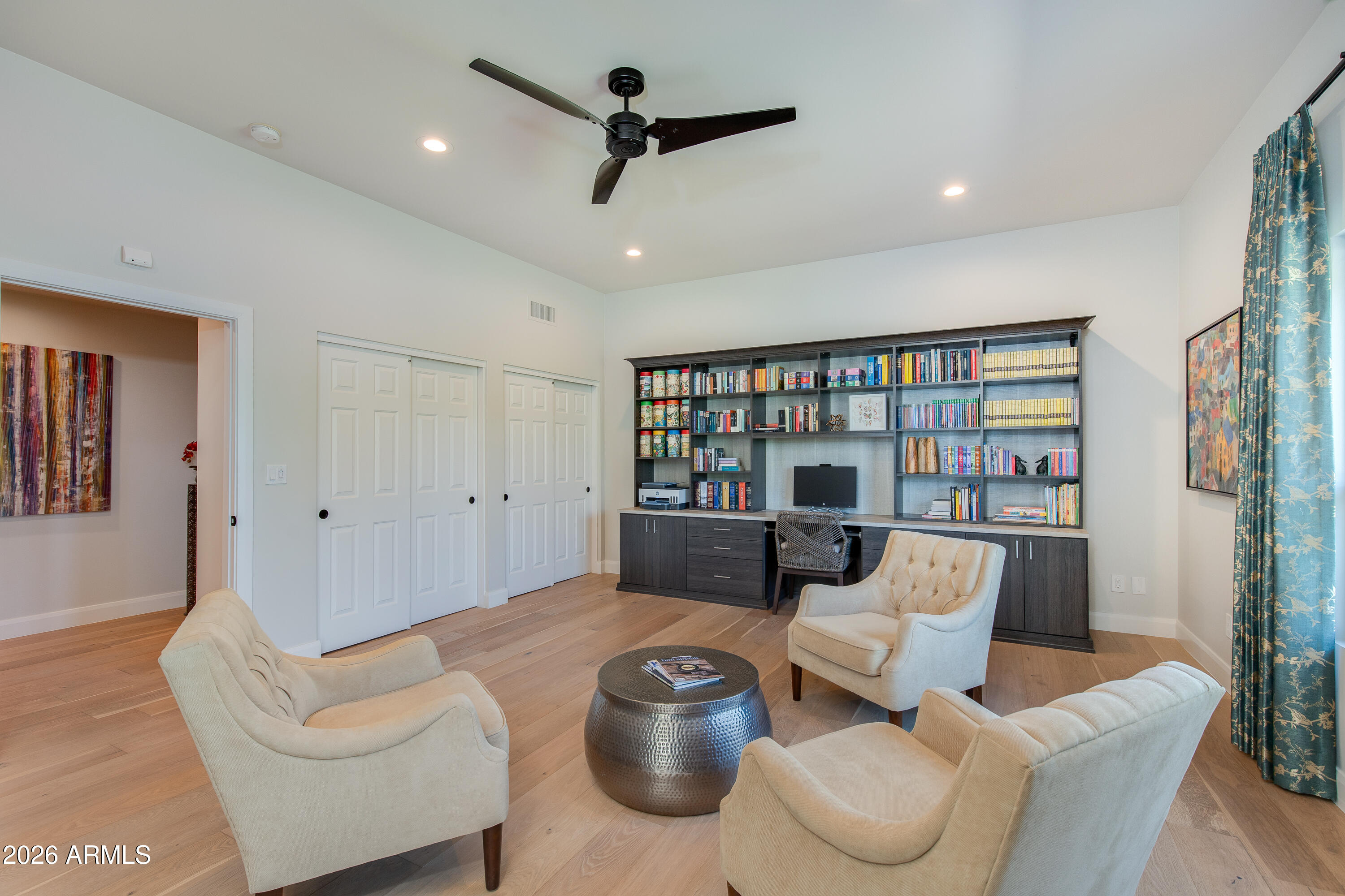 2409 E SOLANO Drive