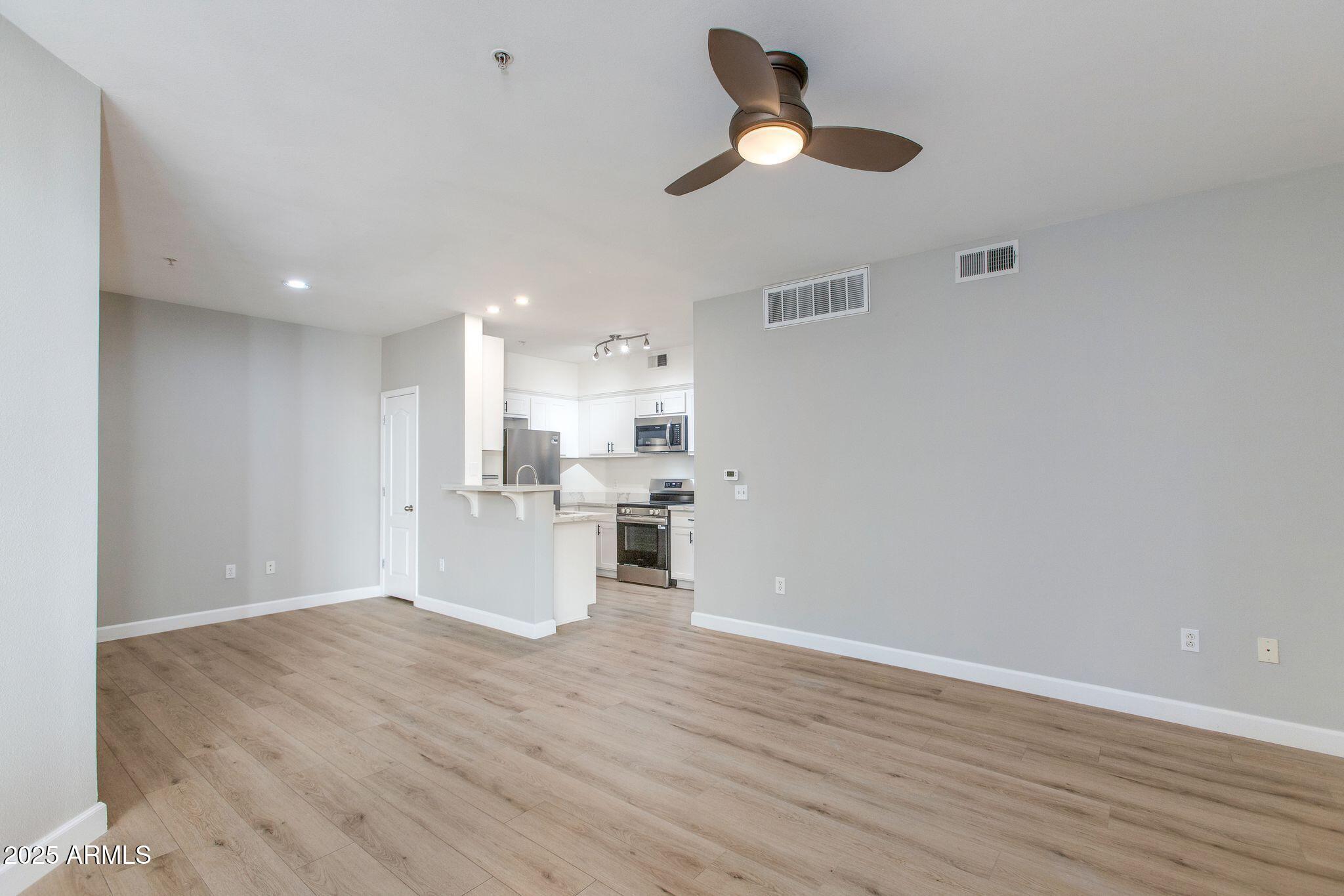 1701 E COLTER Street 218