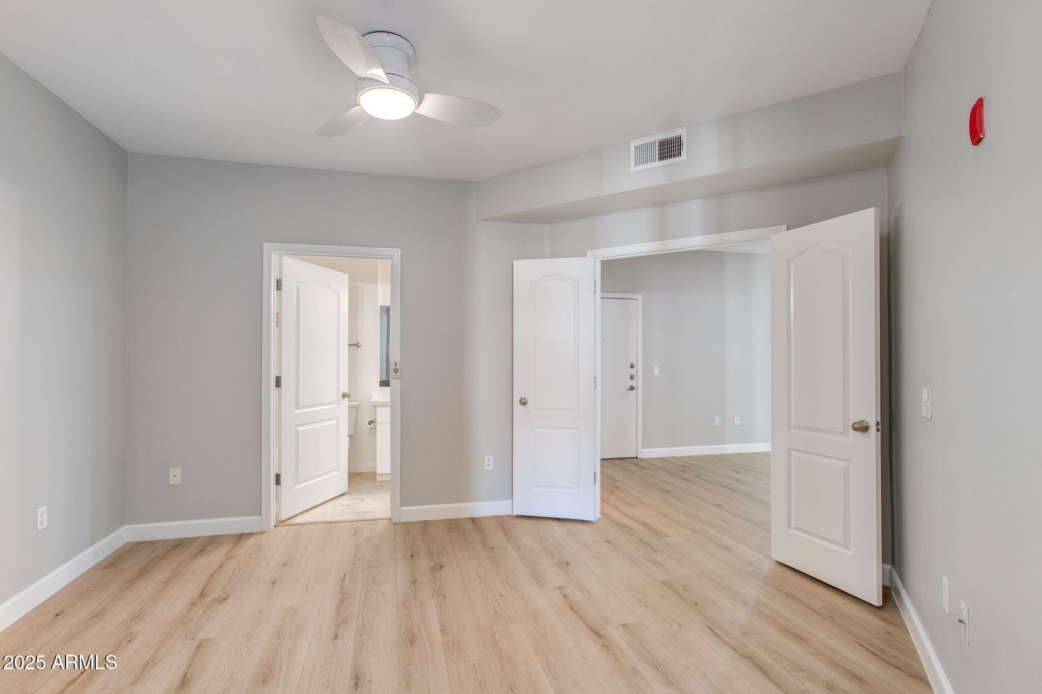 1701 E COLTER Street 218
