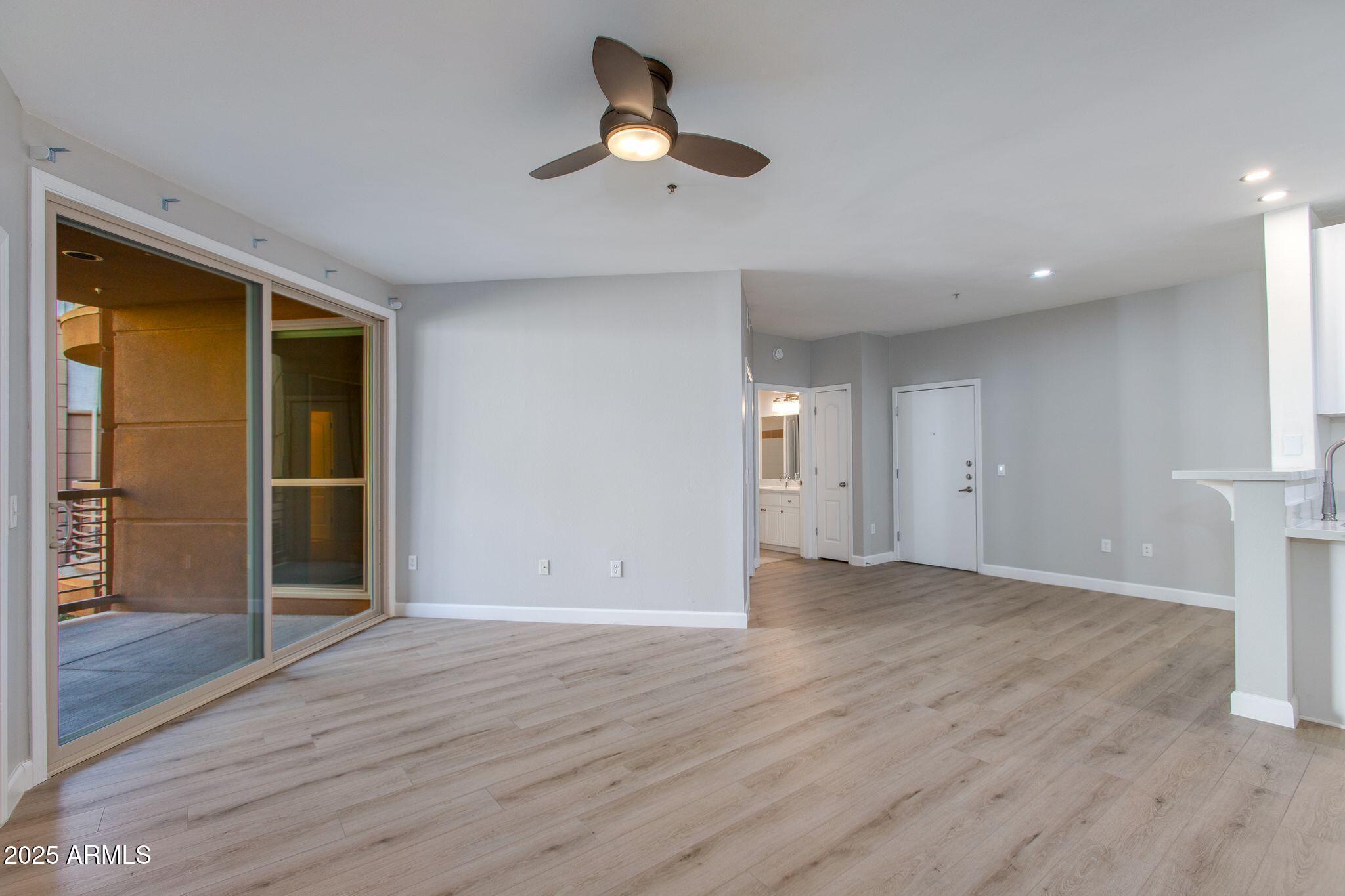 1701 E COLTER Street 218