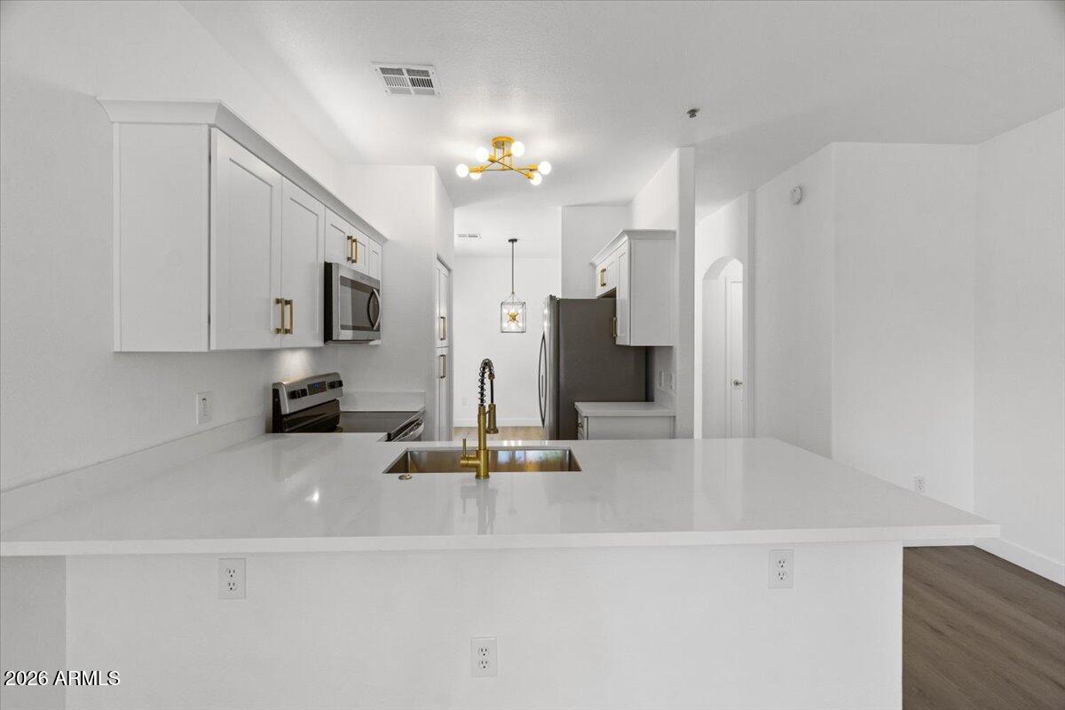 2401 E RIO SALADO Parkway 1144