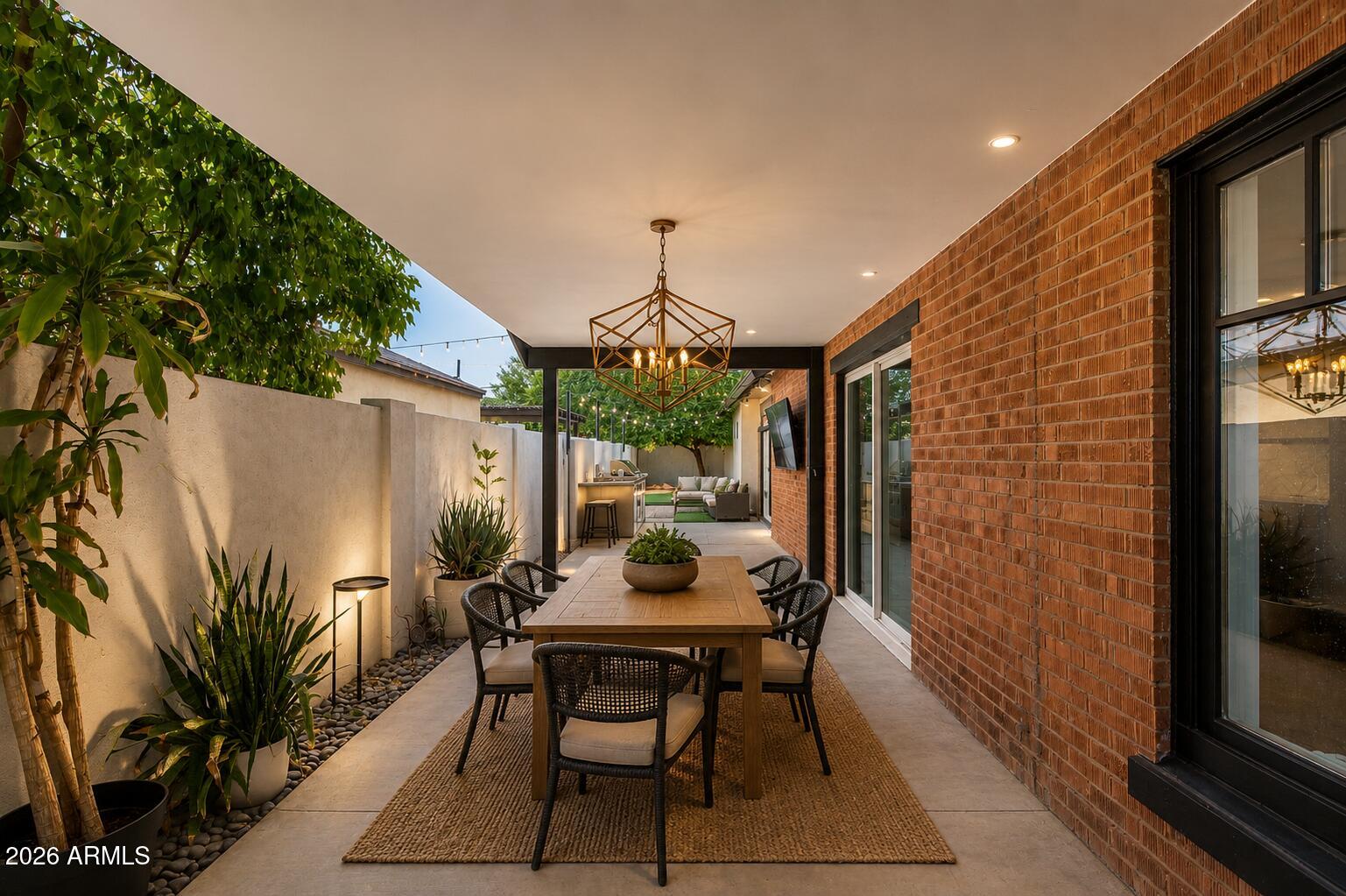 1123 E CORONADO Road