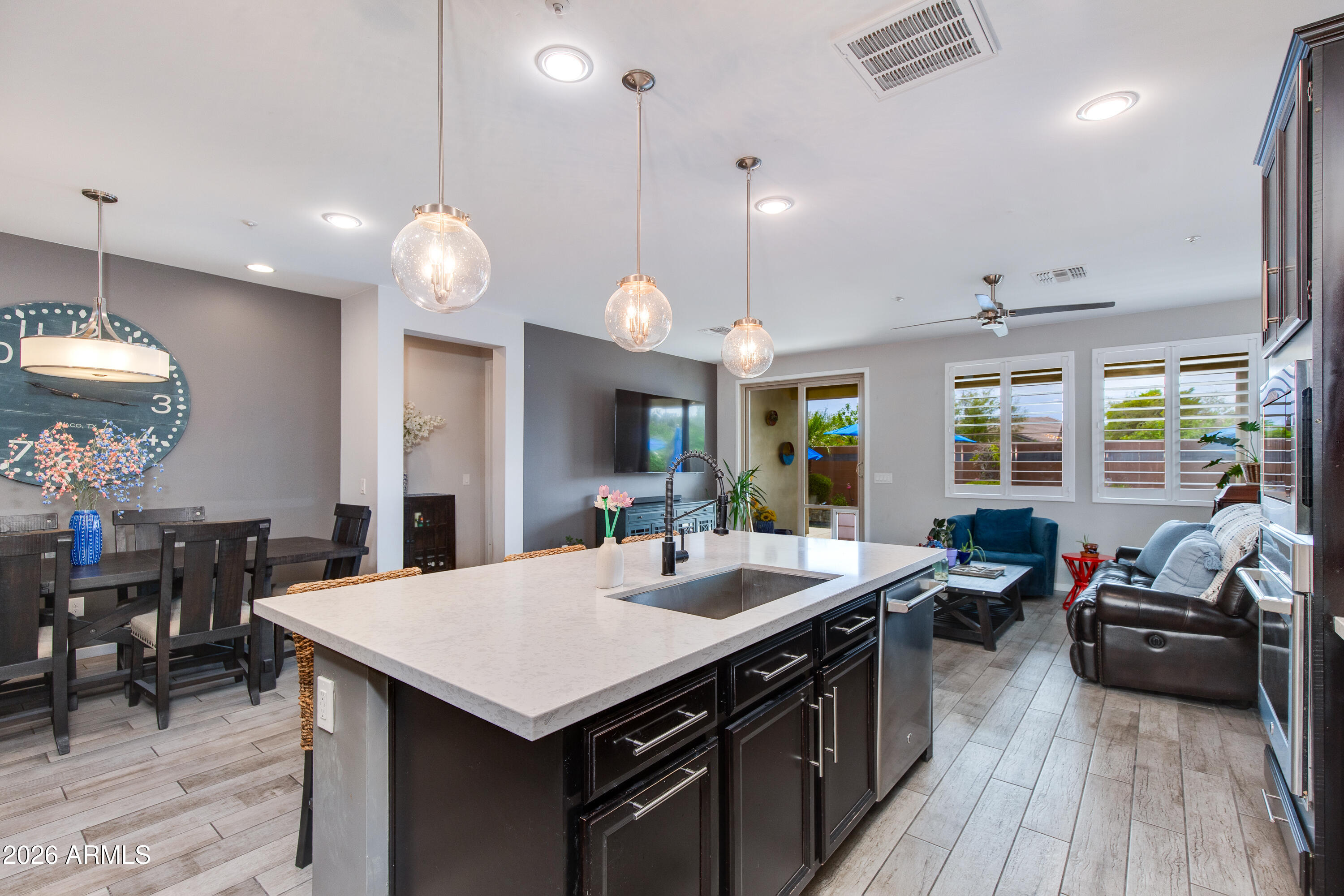 3865 E LOMA VISTA Street