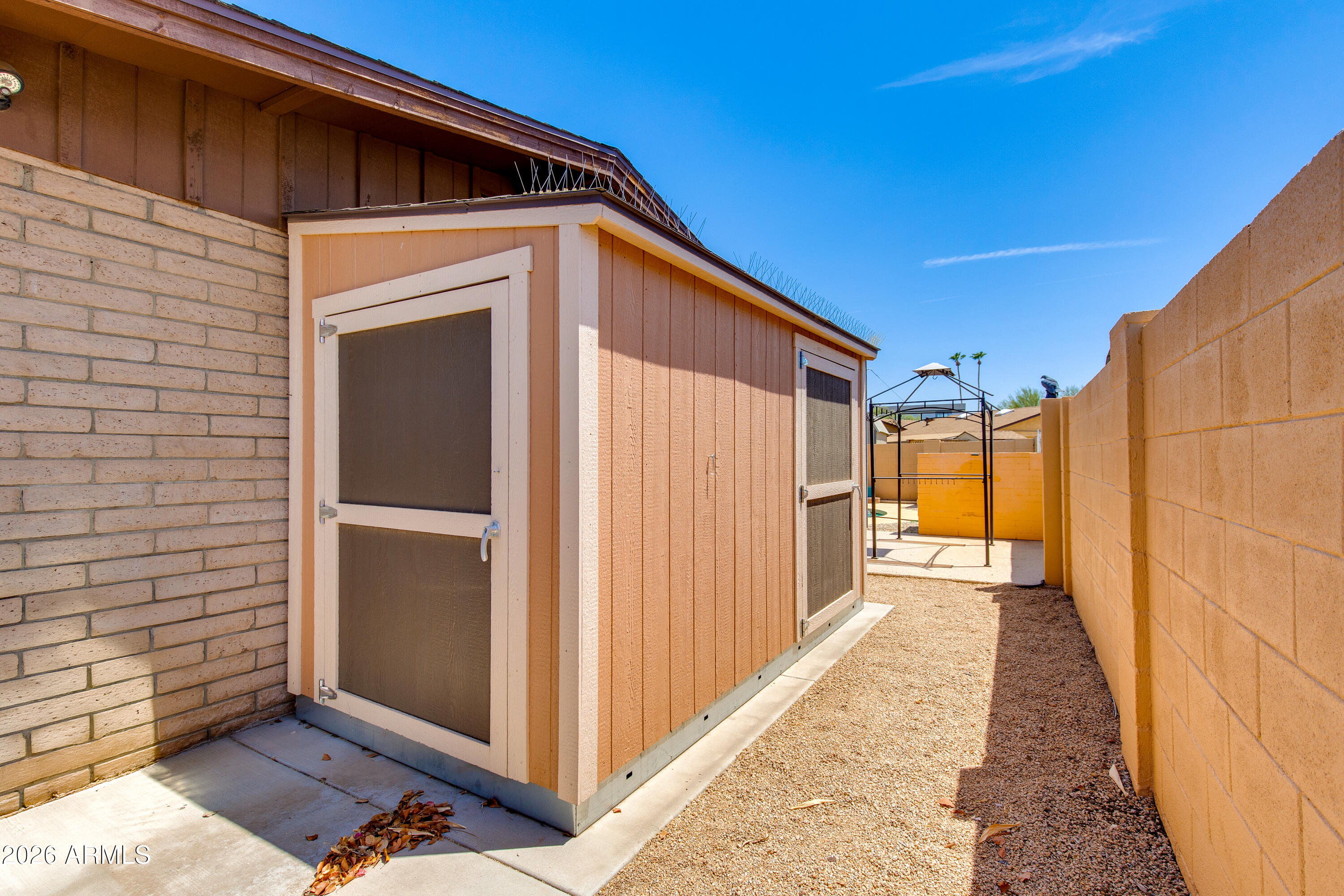 2815 E SYLVIA Street