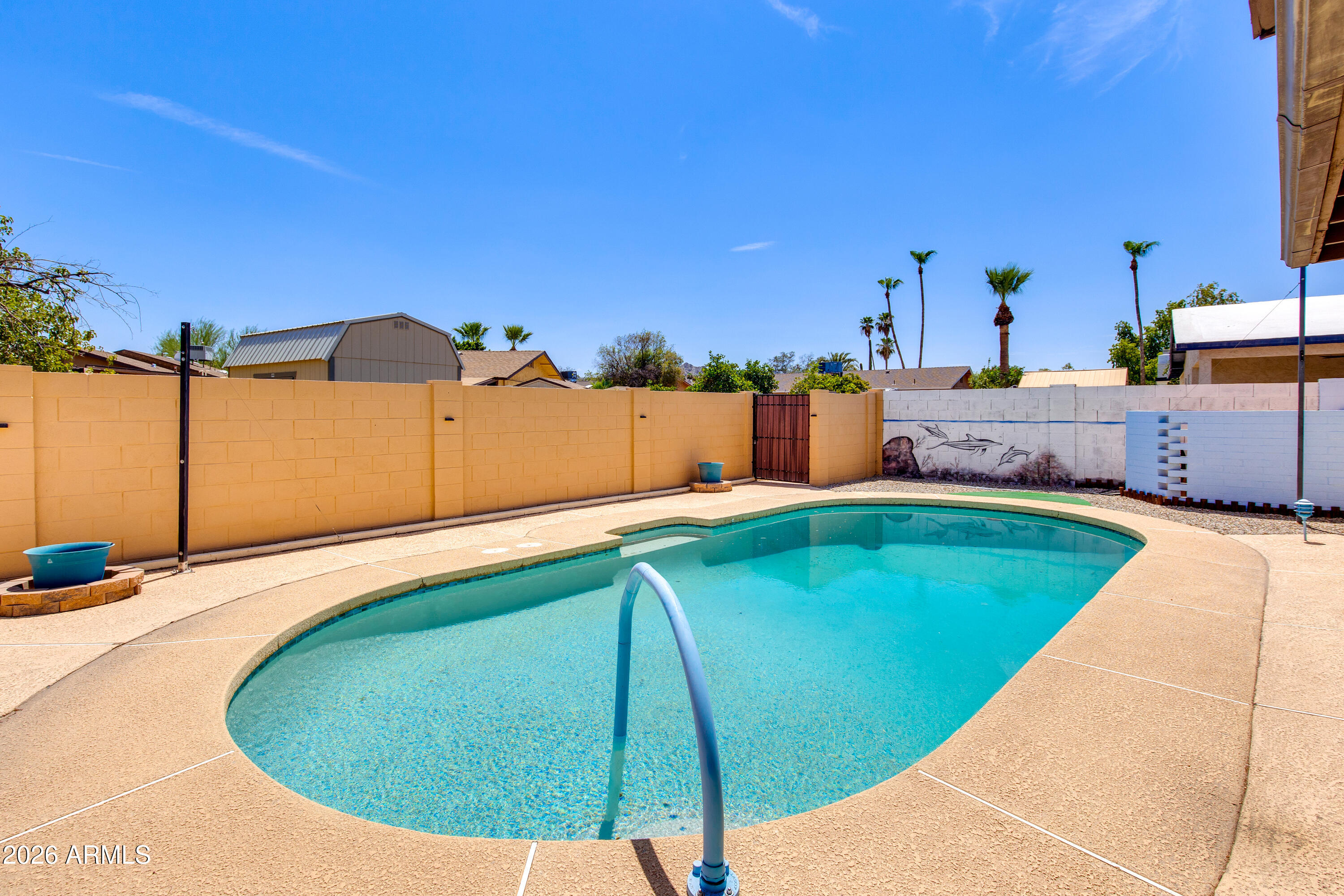 2815 E SYLVIA Street
