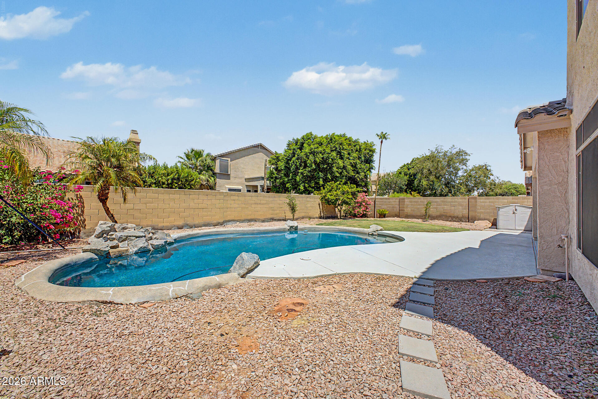 732 W INDIGO Drive