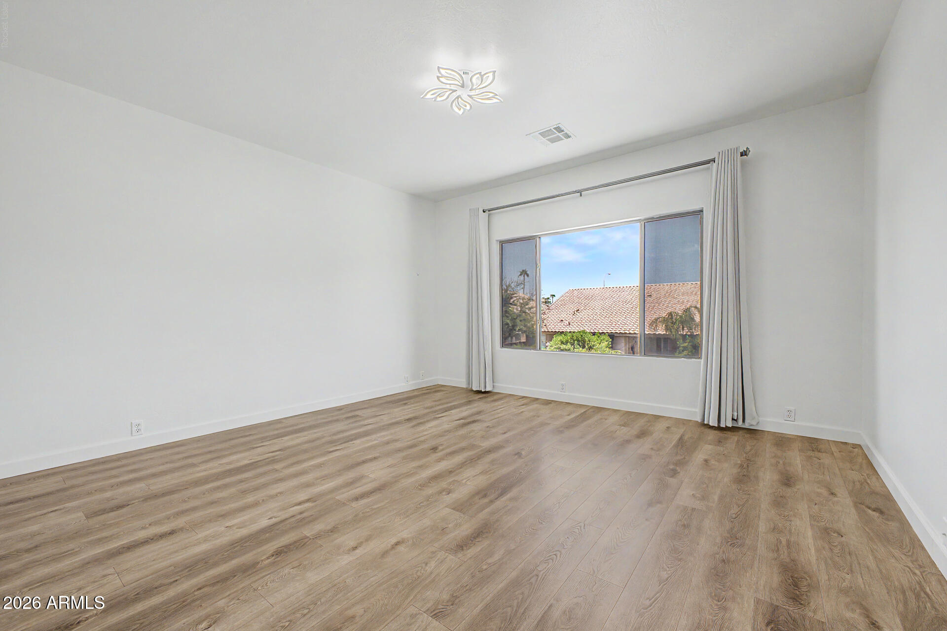 732 W INDIGO Drive