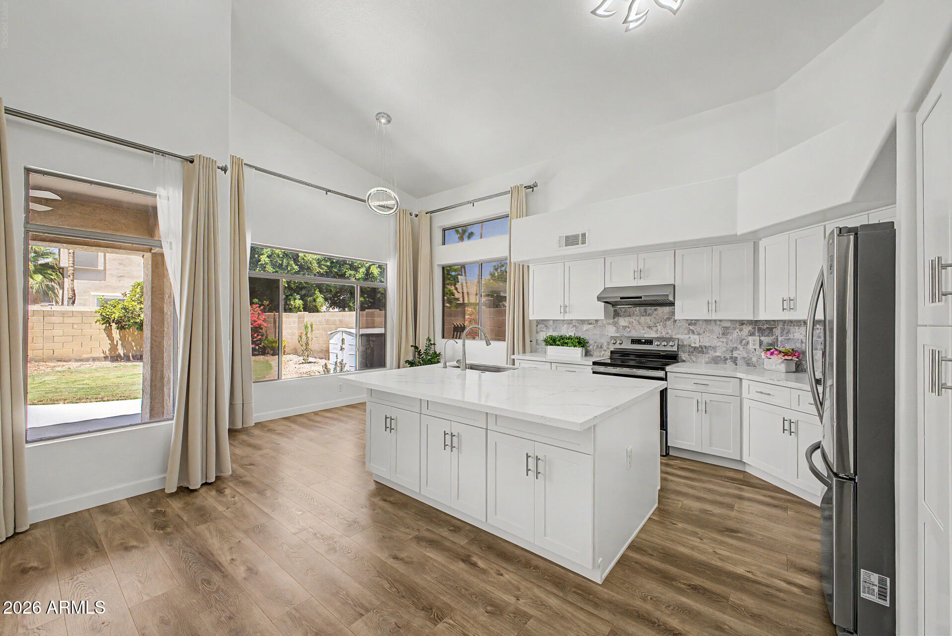 732 W INDIGO Drive