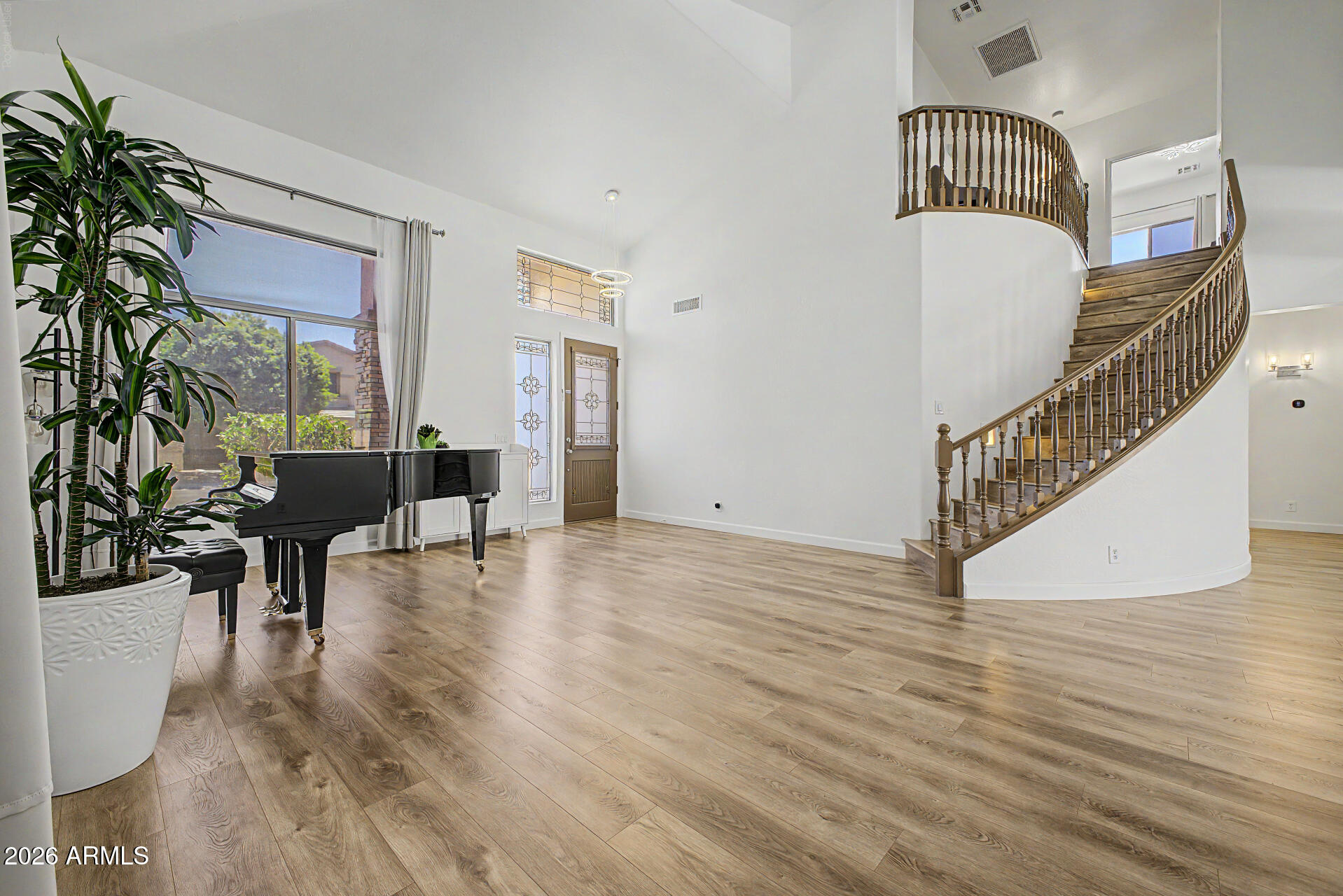 732 W INDIGO Drive