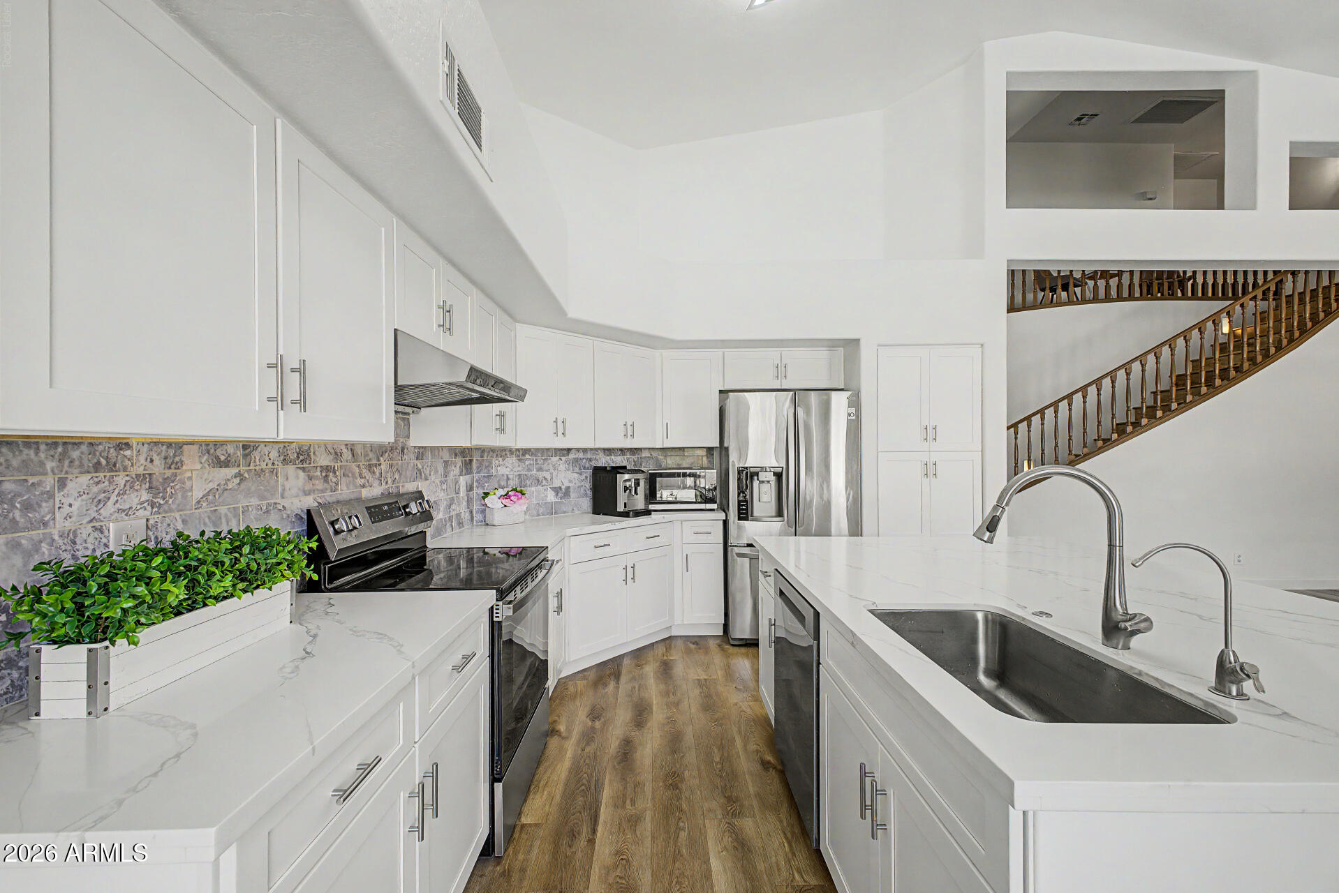 732 W INDIGO Drive