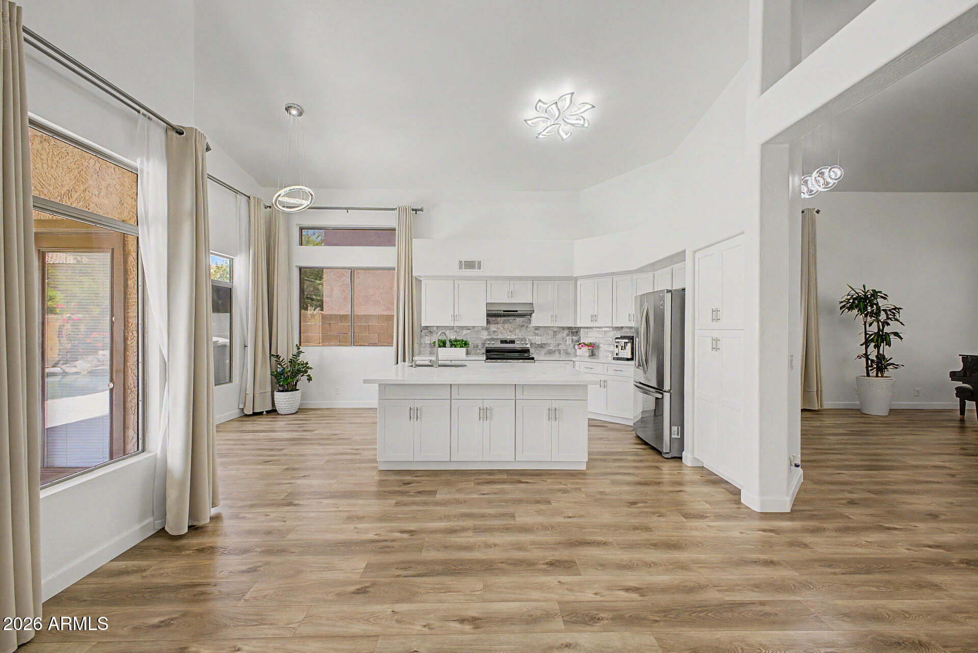 732 W INDIGO Drive