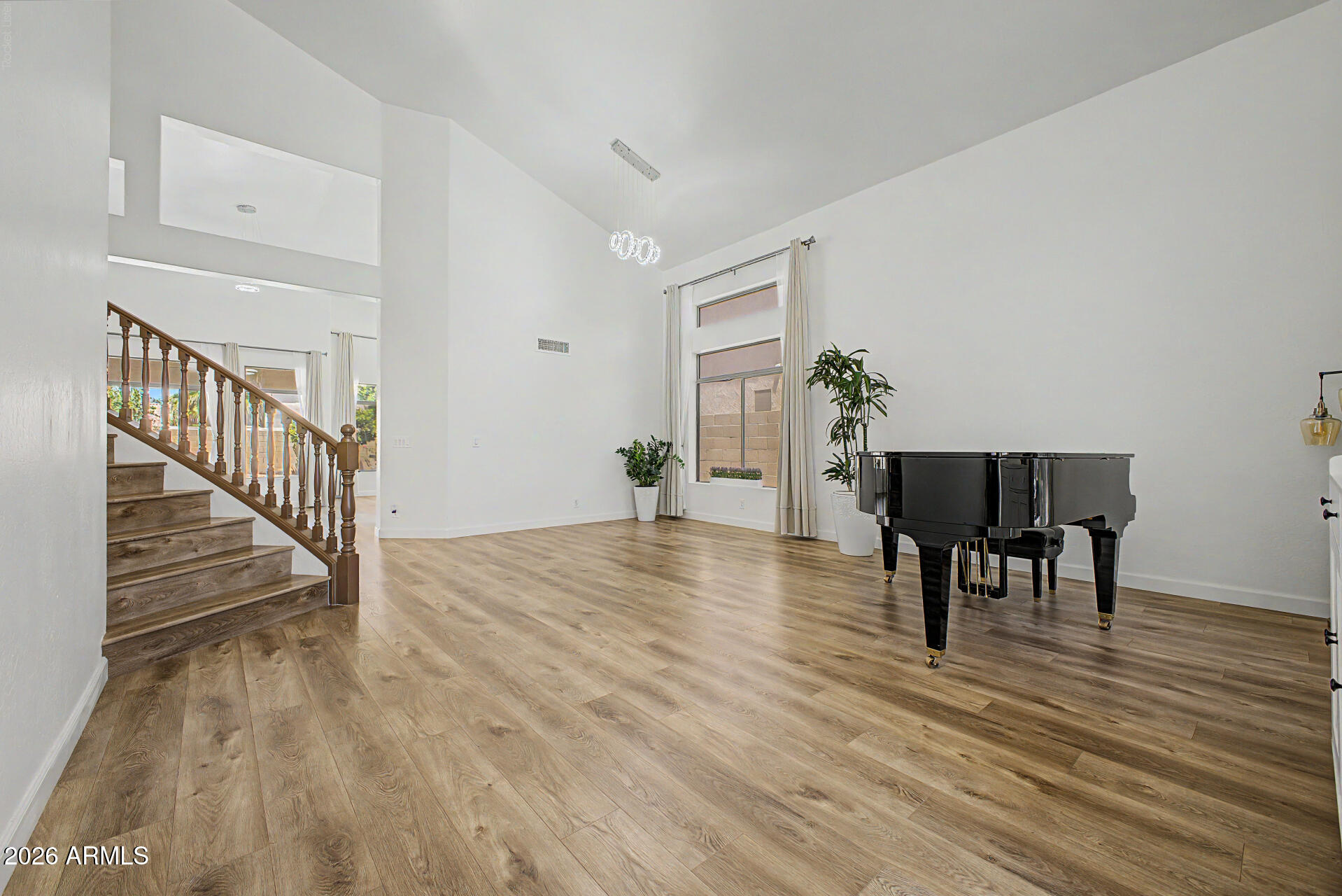 732 W INDIGO Drive