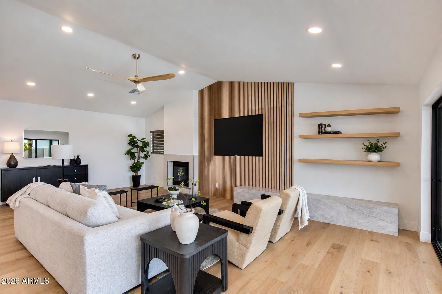 10521 E BELLA VISTA Drive