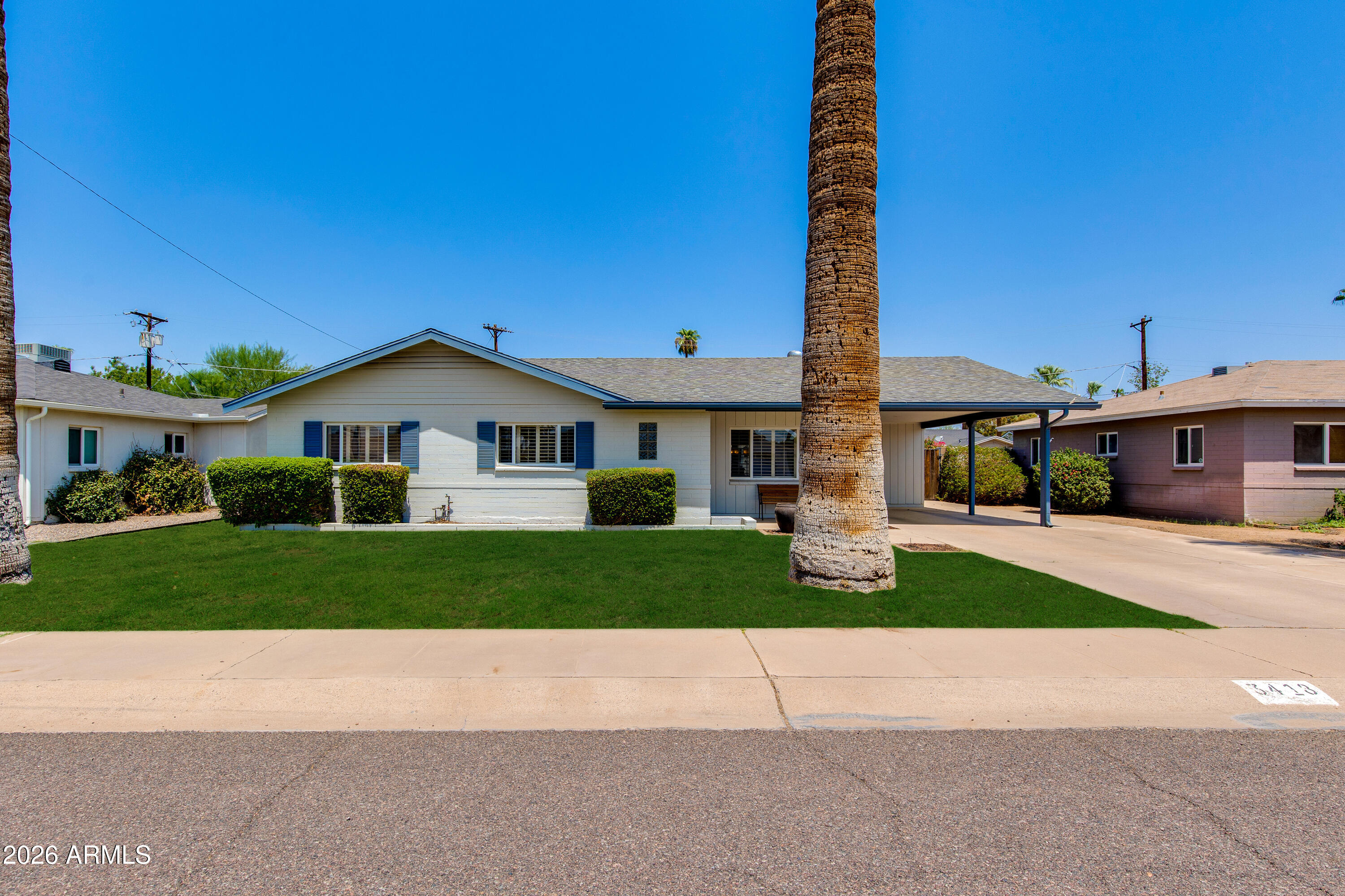 3418 E ROMA Avenue
