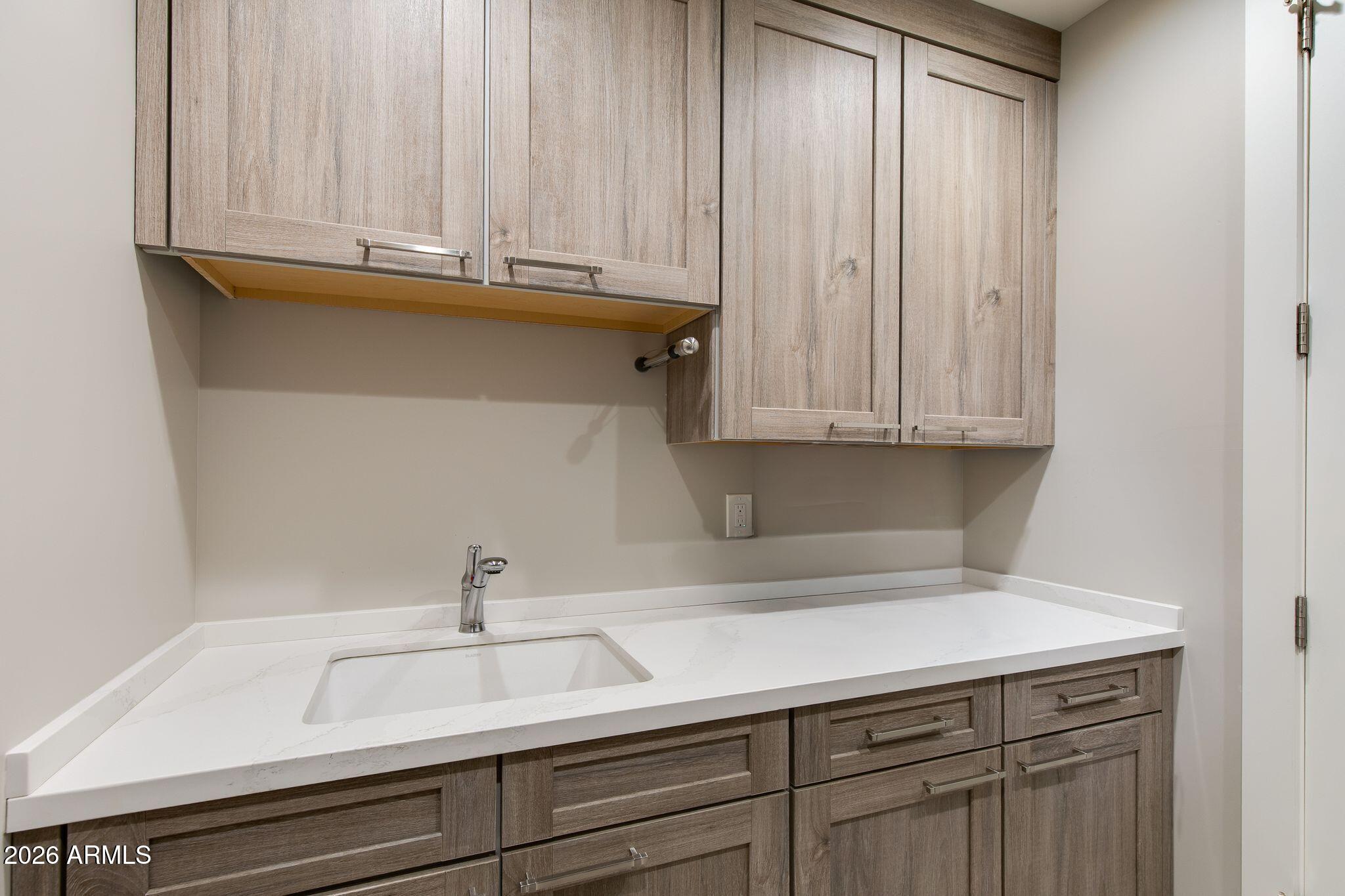 6525 E CAVE CREEK Road Unit: 27