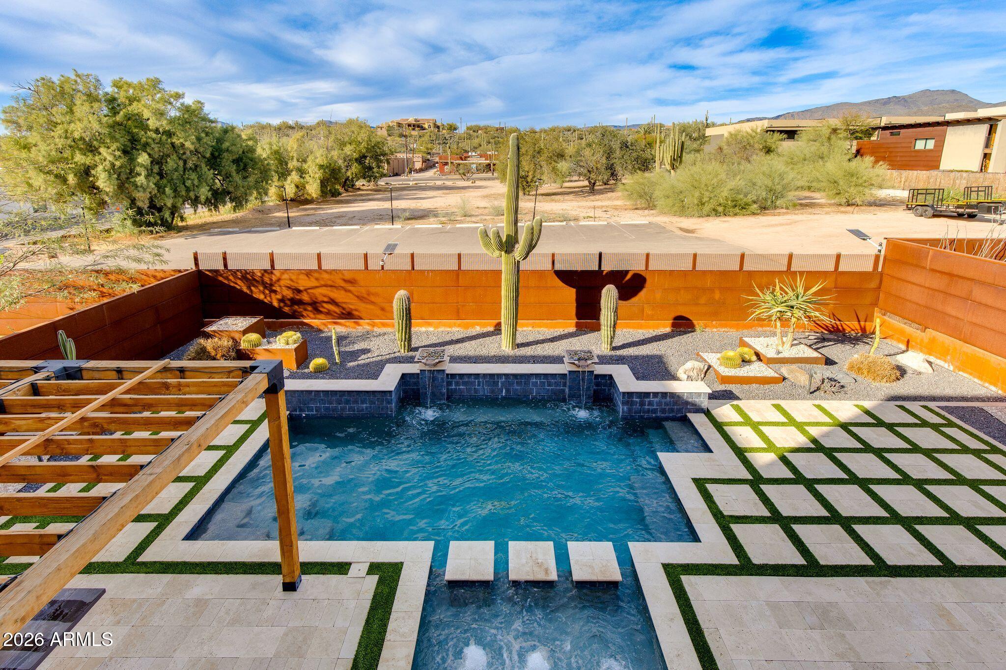 6525 E CAVE CREEK Road Unit: 27