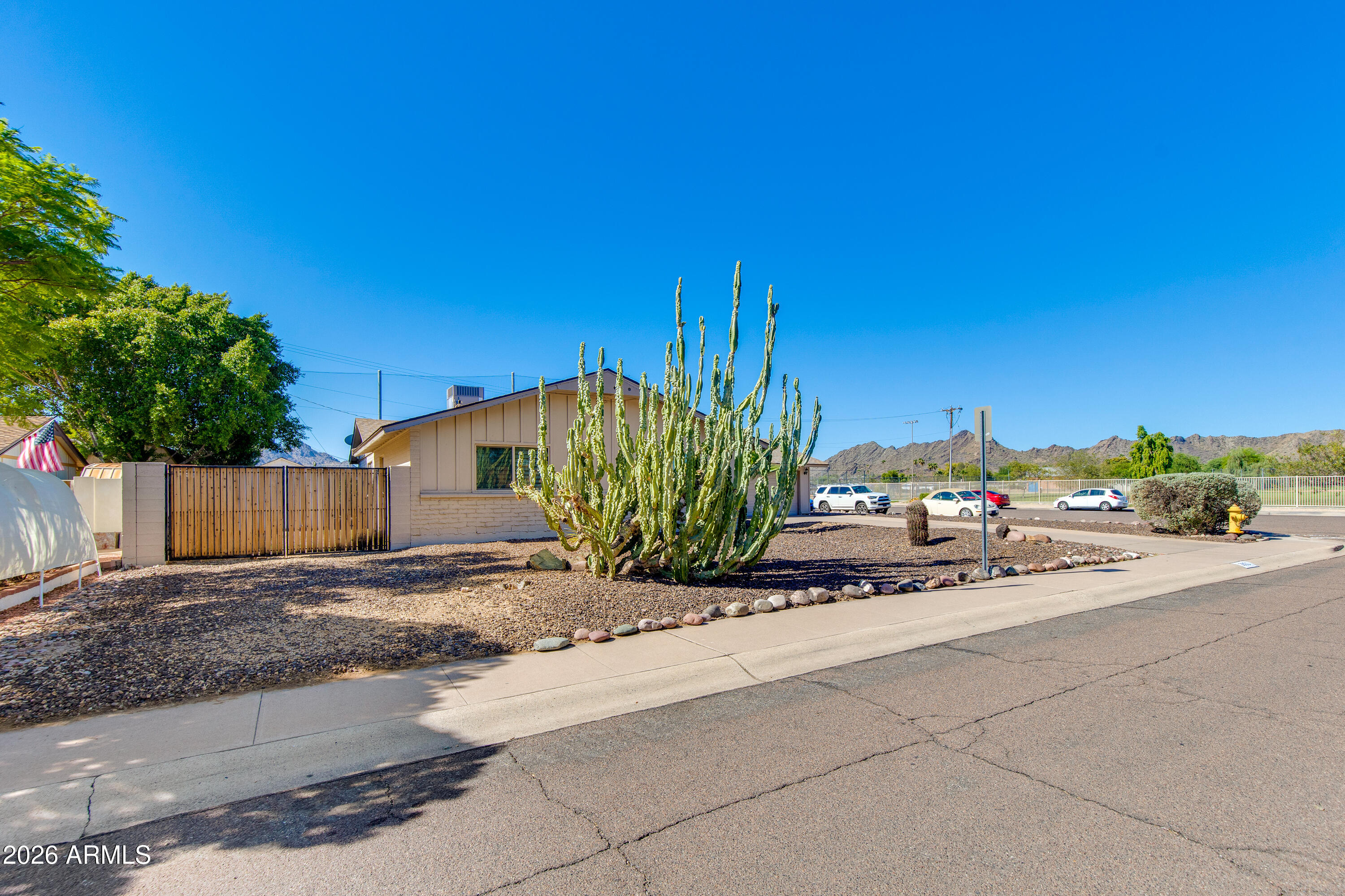 2801 E Mercer Lane