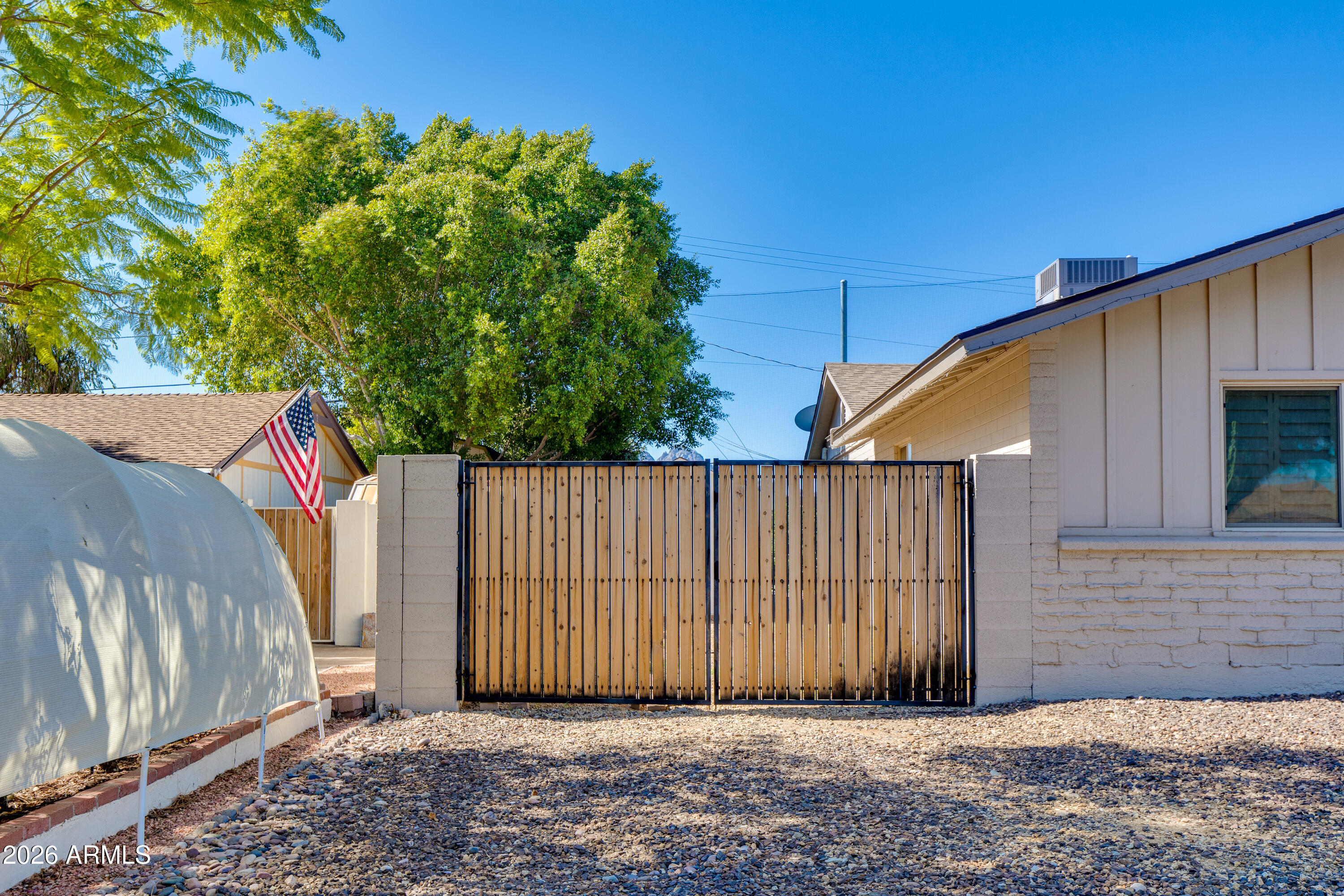 2801 E Mercer Lane