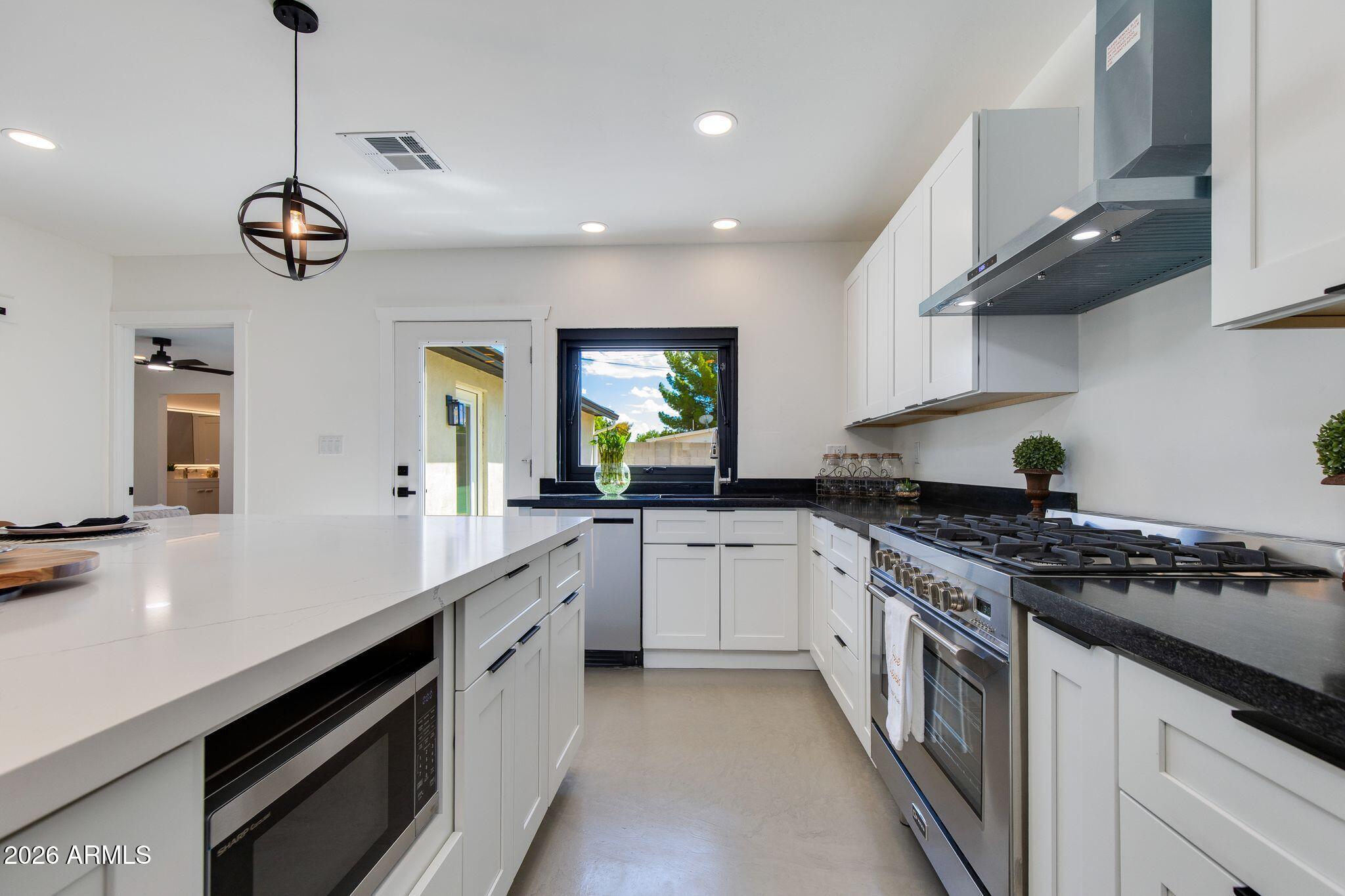 511 E Oregon Avenue