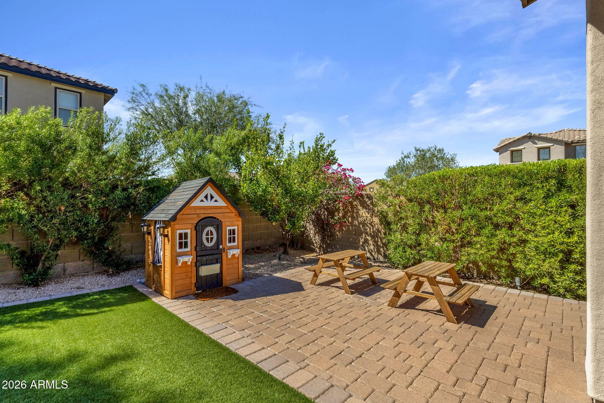 3807 E QUAIL Avenue