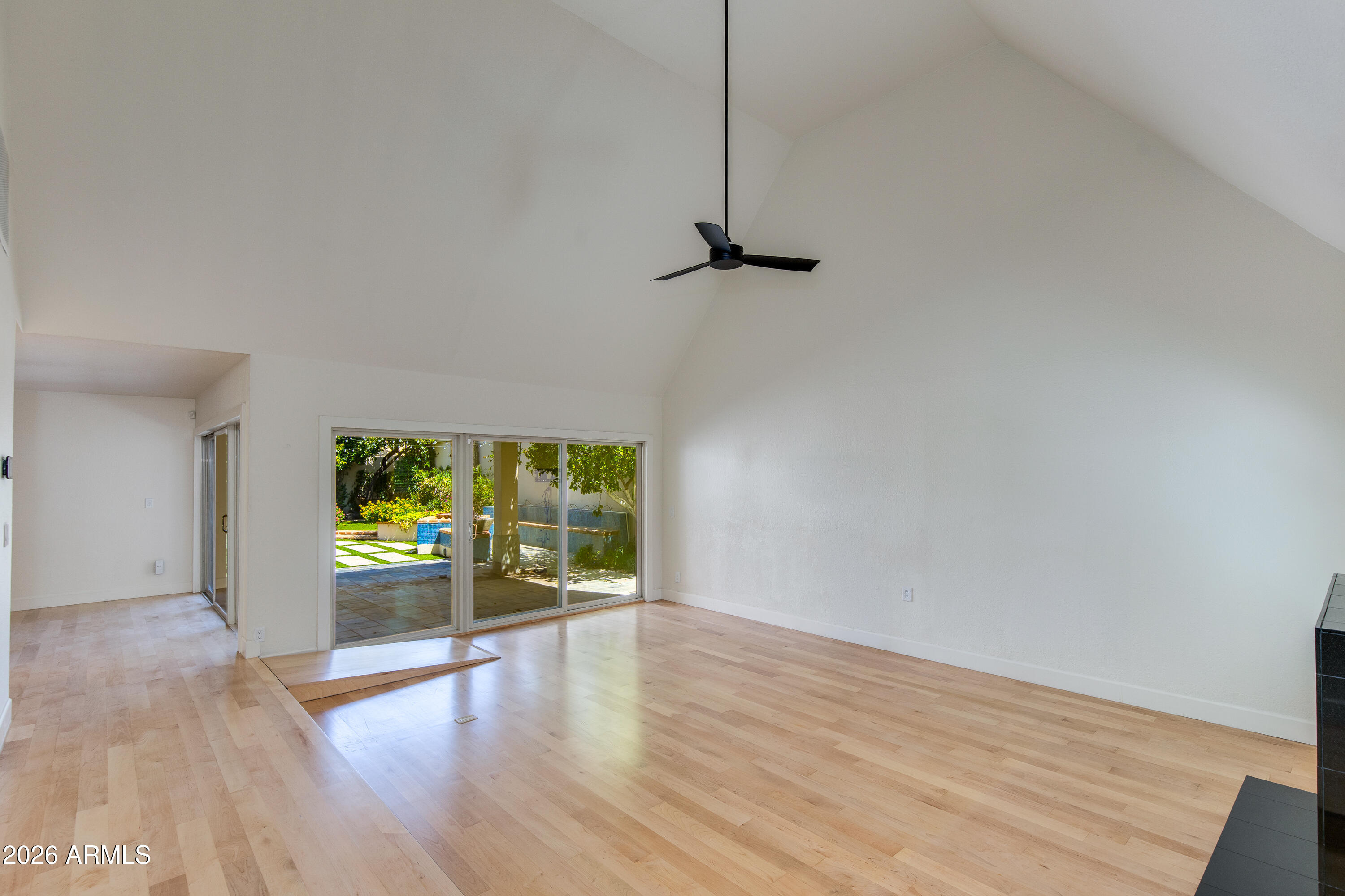 2522 E OREGON Avenue