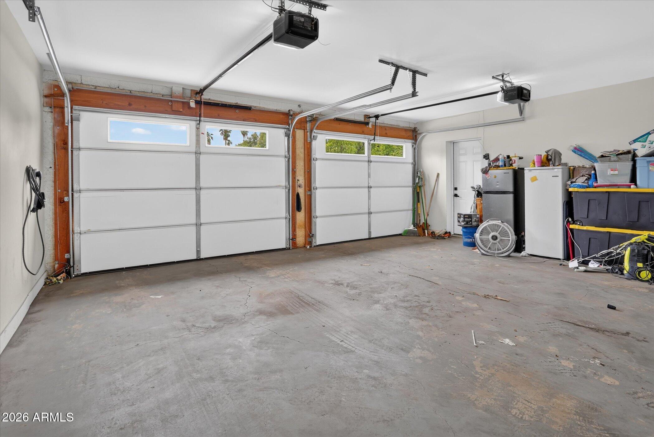 2334 W AUGUSTA Avenue