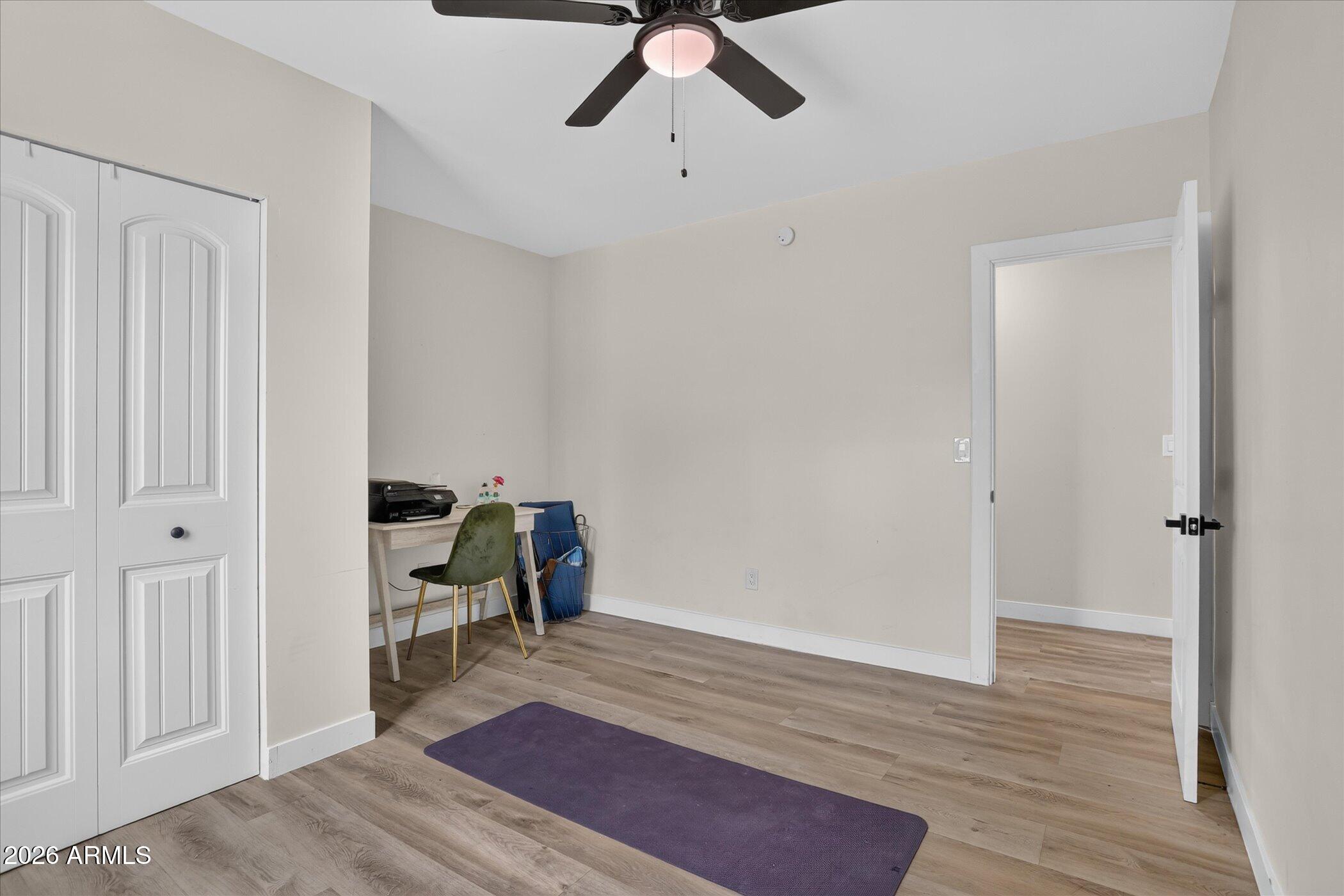 2334 W AUGUSTA Avenue