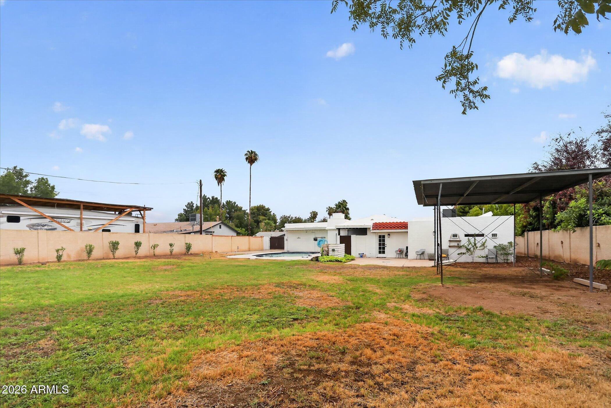 2334 W AUGUSTA Avenue