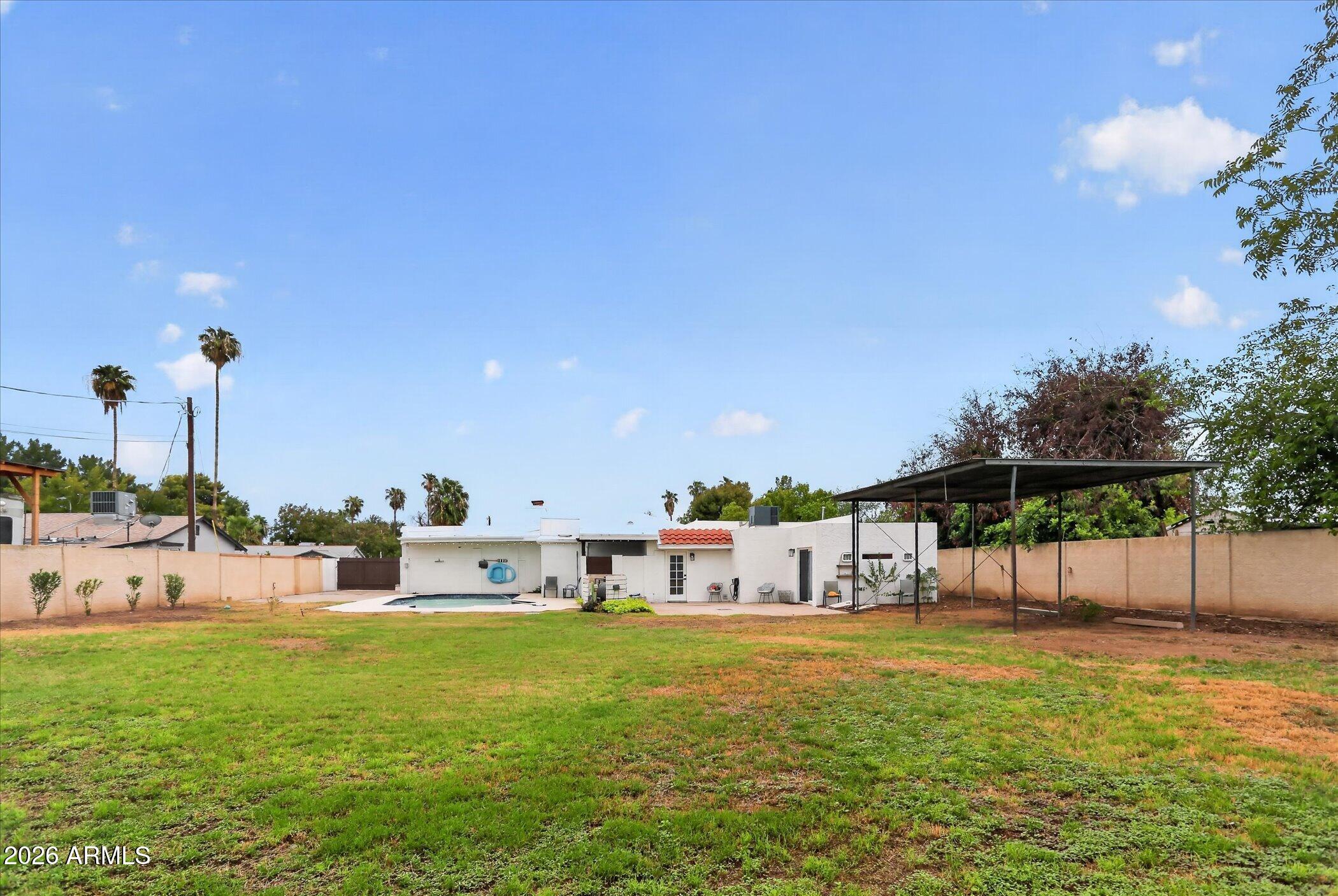 2334 W AUGUSTA Avenue