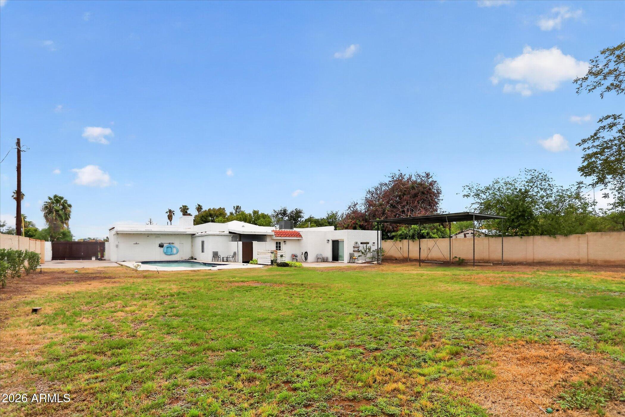 2334 W AUGUSTA Avenue