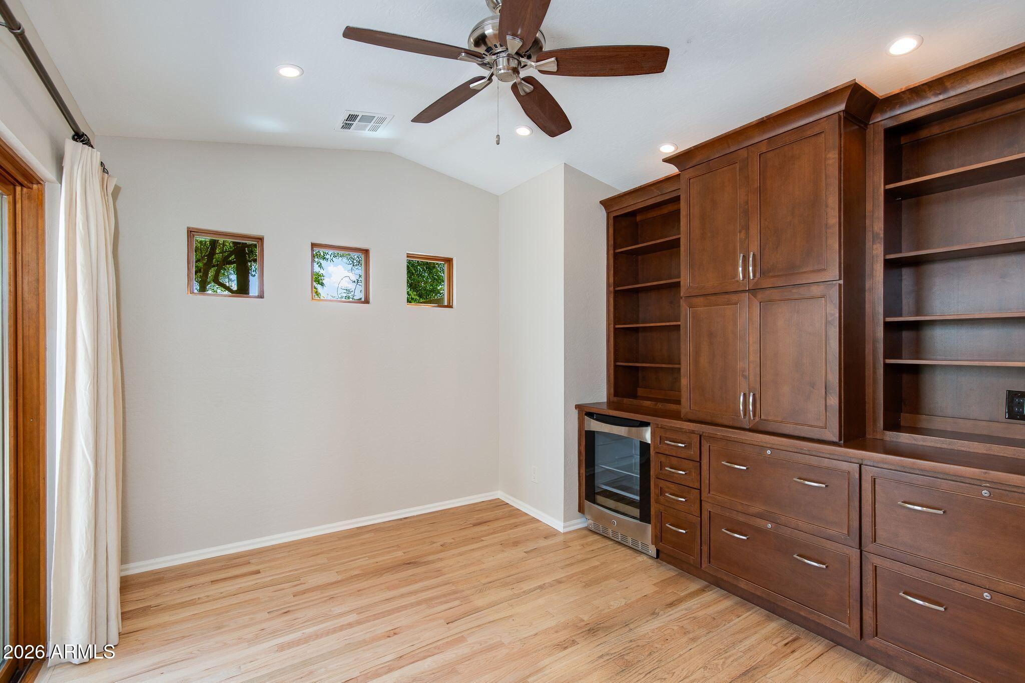 2412 E SOLANO Drive