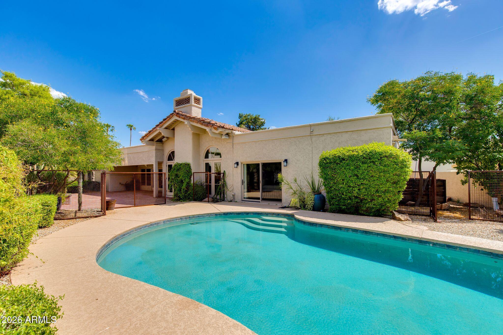 2412 E SOLANO Drive