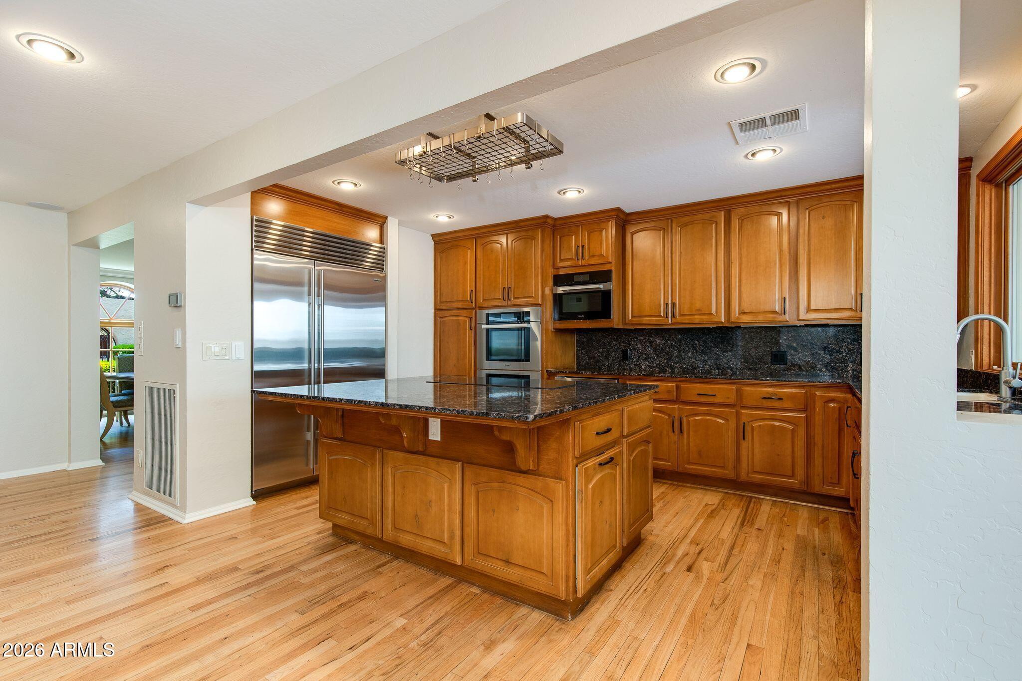 2412 E SOLANO Drive