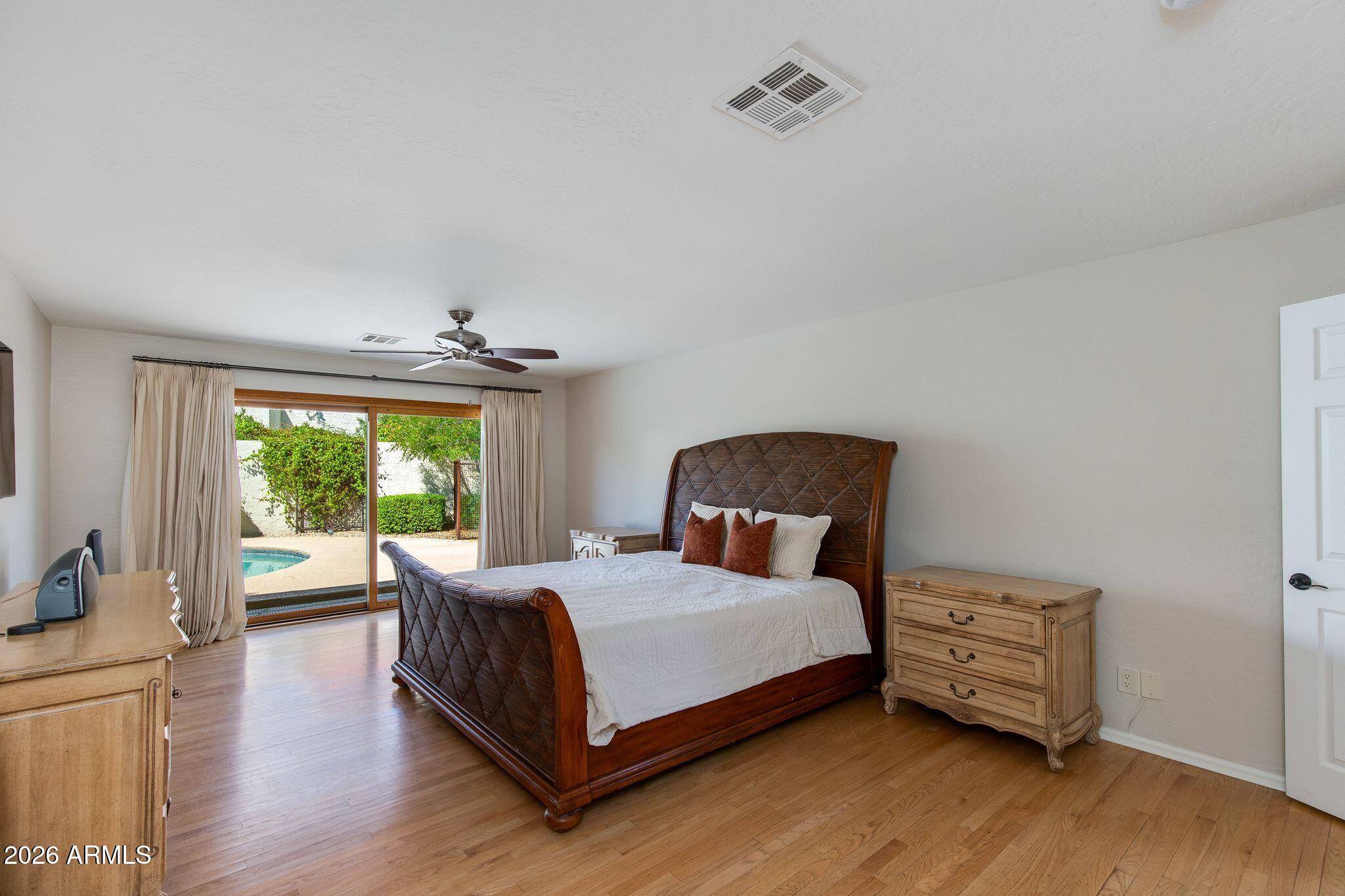 2412 E SOLANO Drive