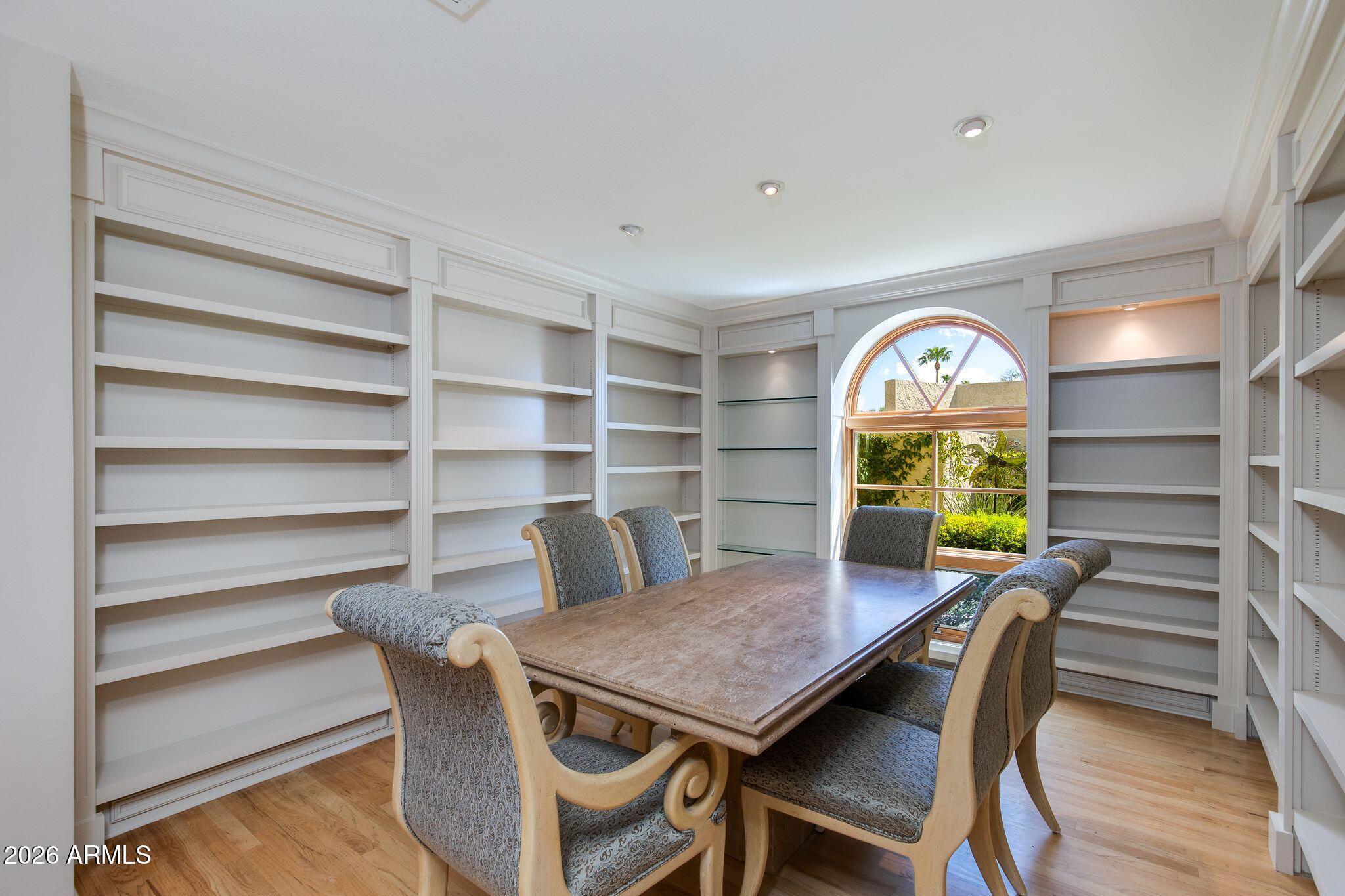 2412 E SOLANO Drive
