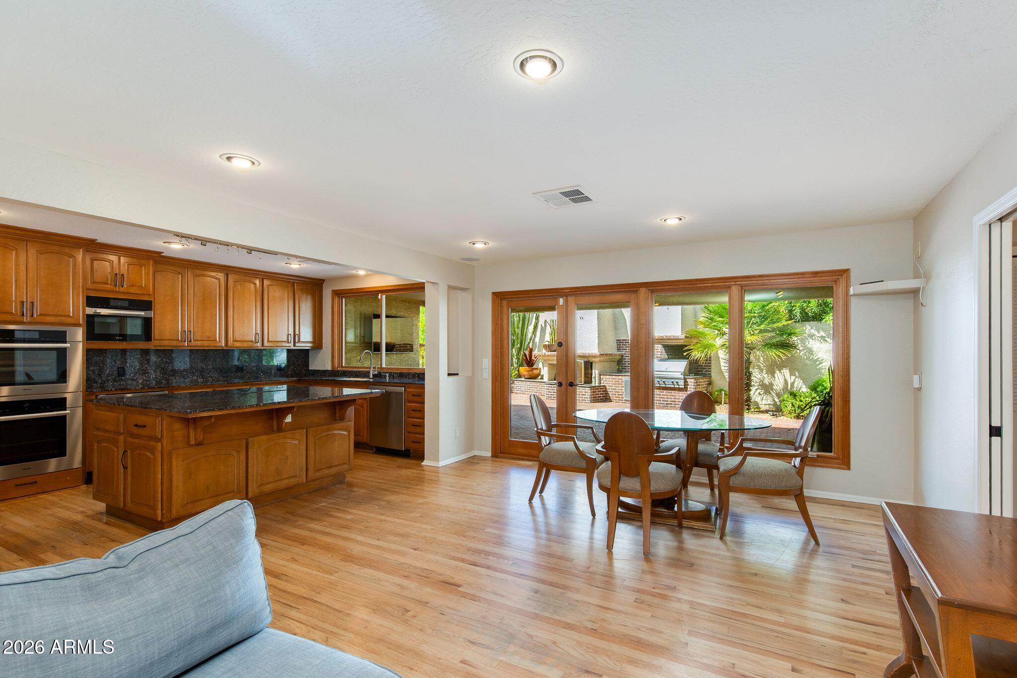 2412 E SOLANO Drive