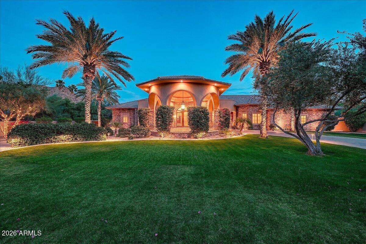 4807 E CRYSTAL Lane