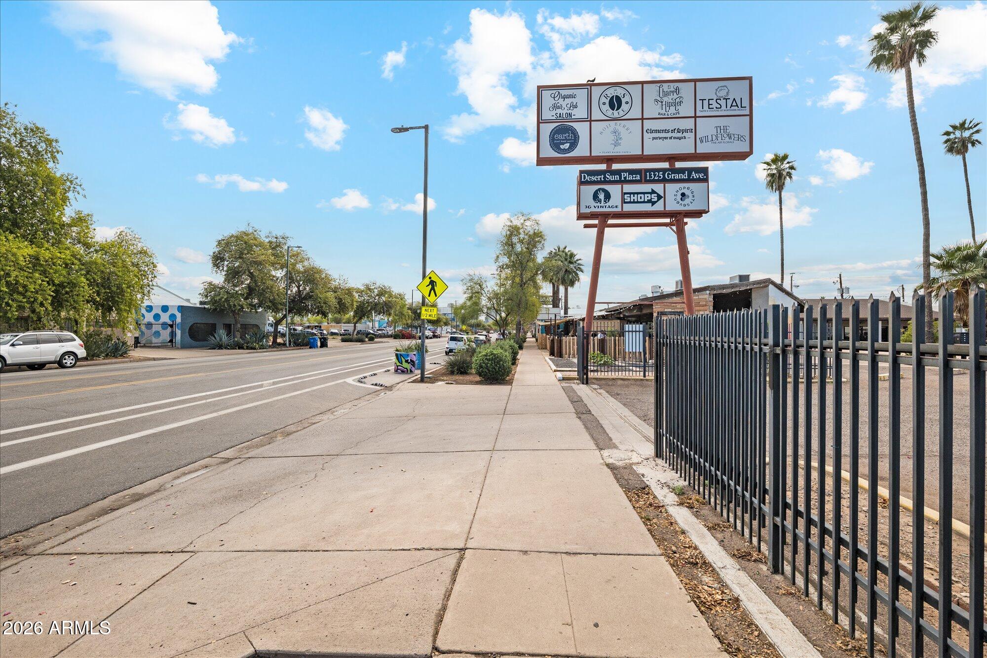 826 N 11TH Avenue
