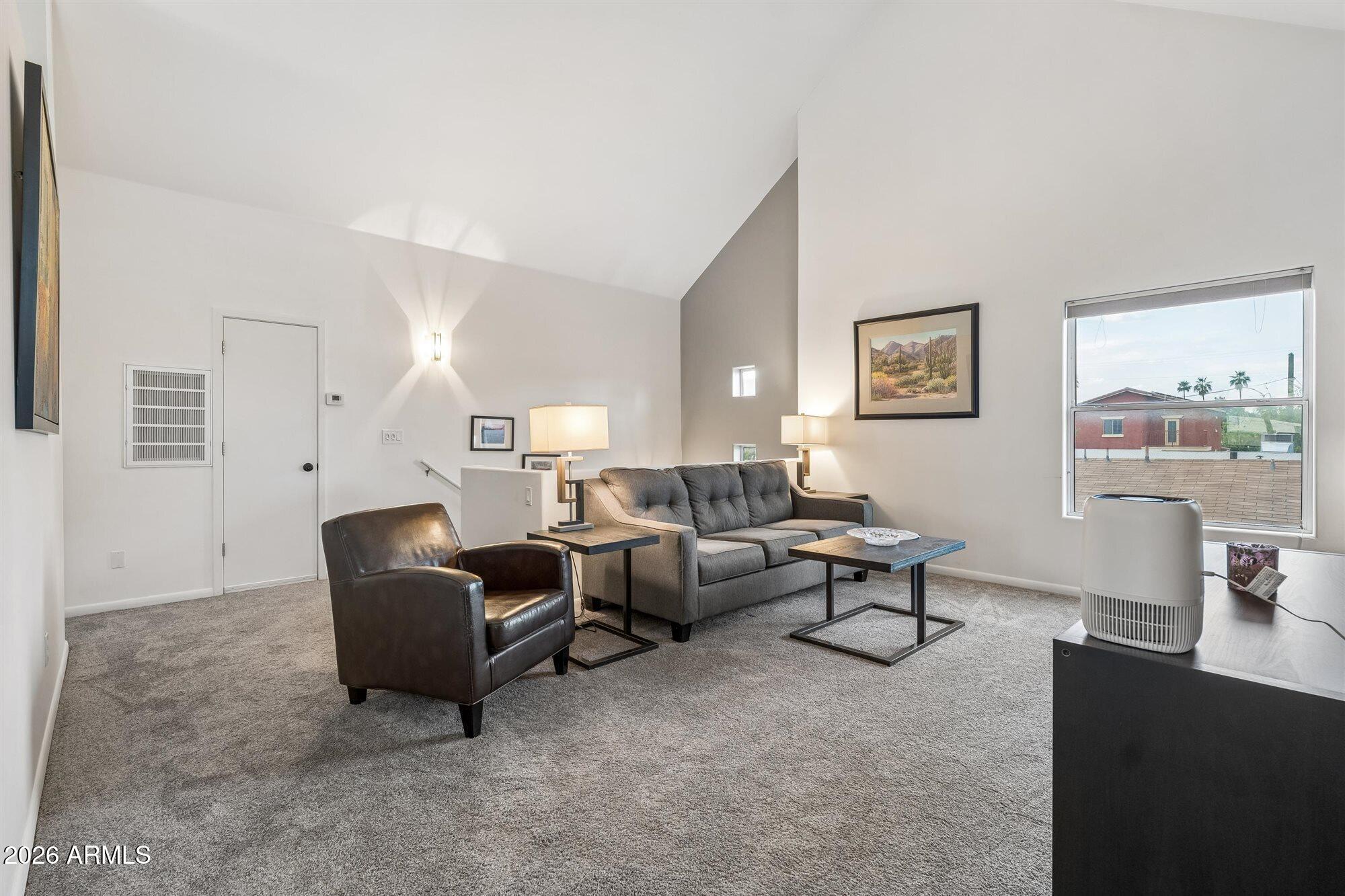 826 N 11TH Avenue