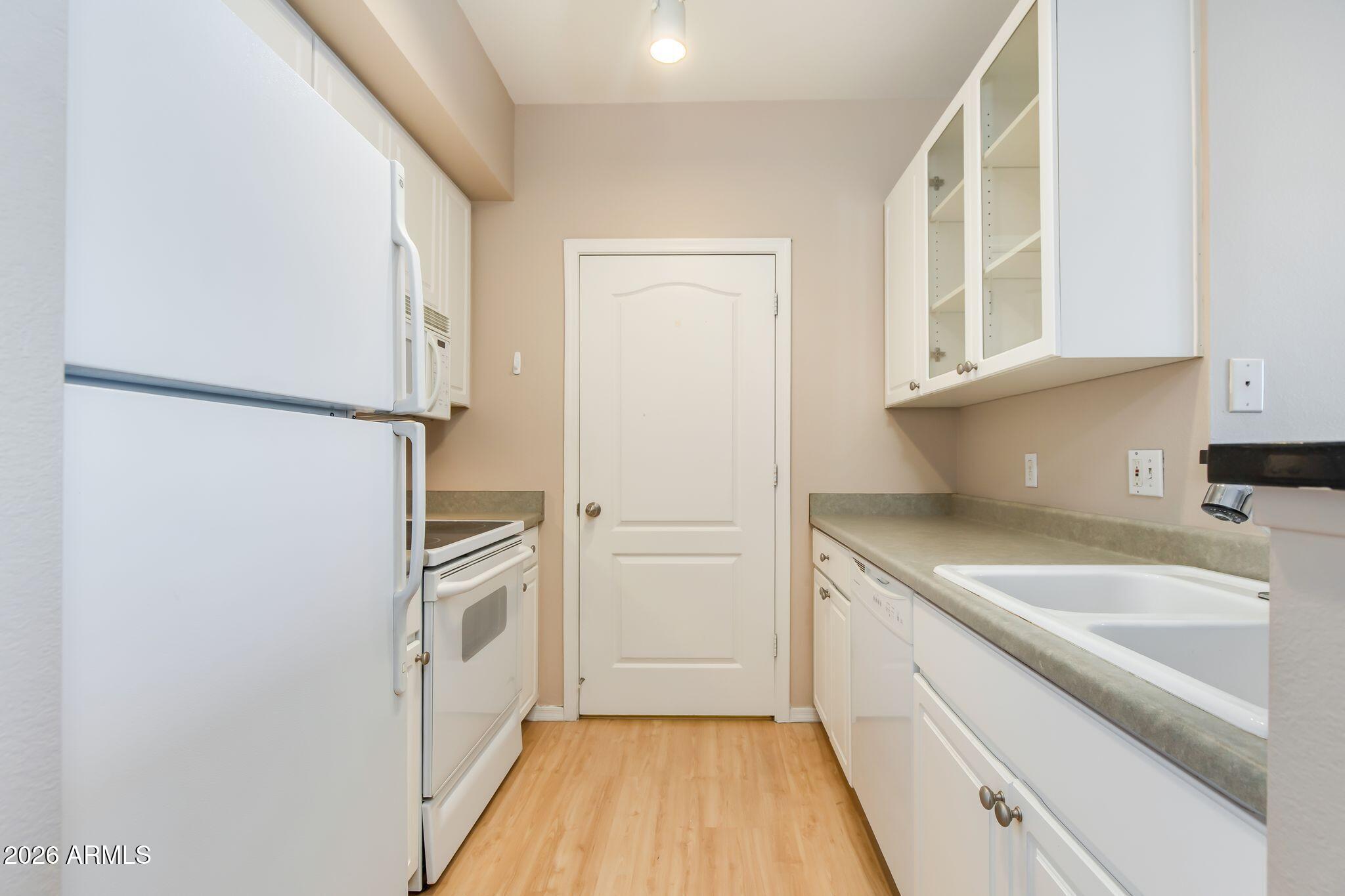 1701 E COLTER Street 484