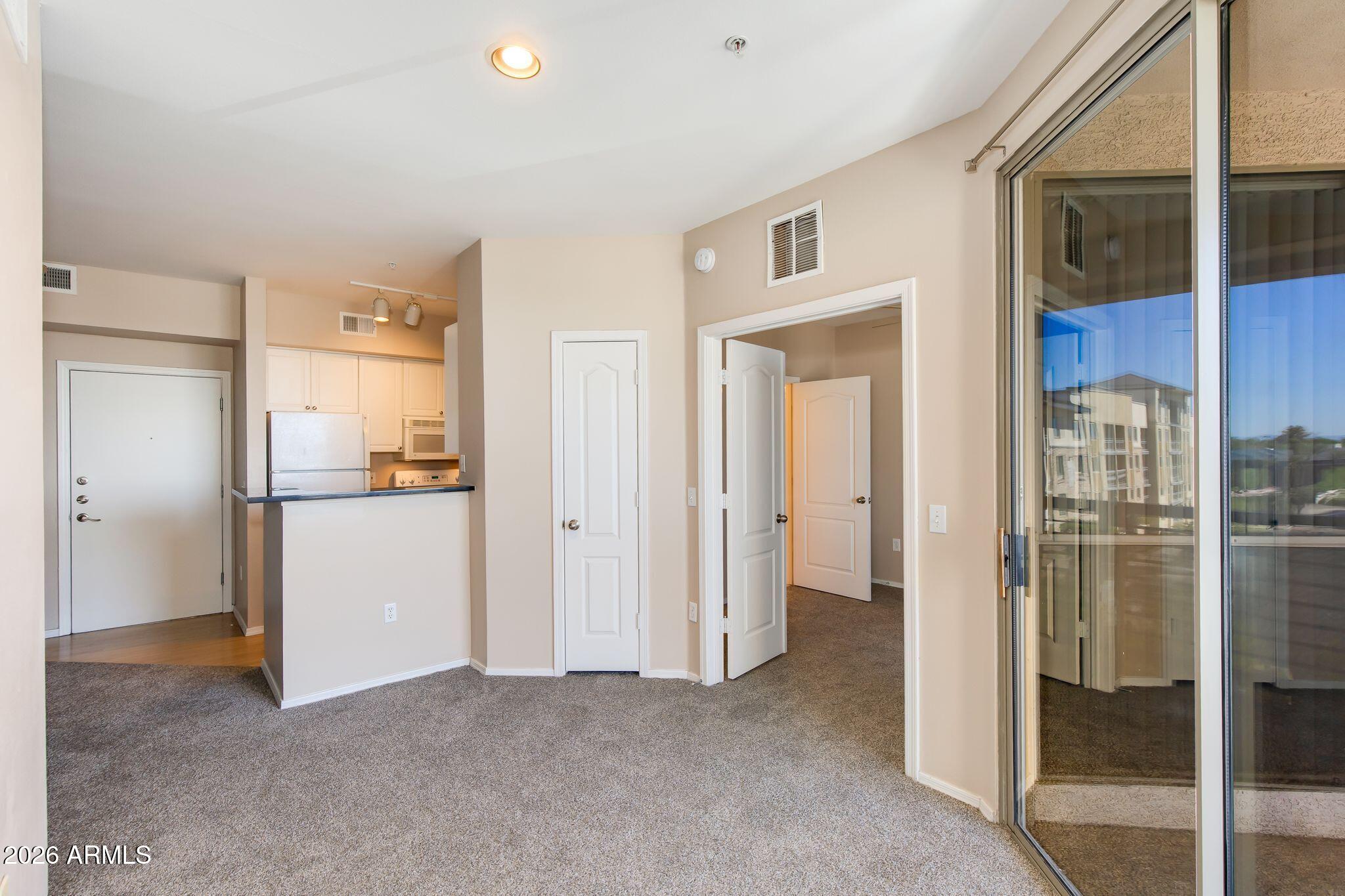 1701 E COLTER Street 484