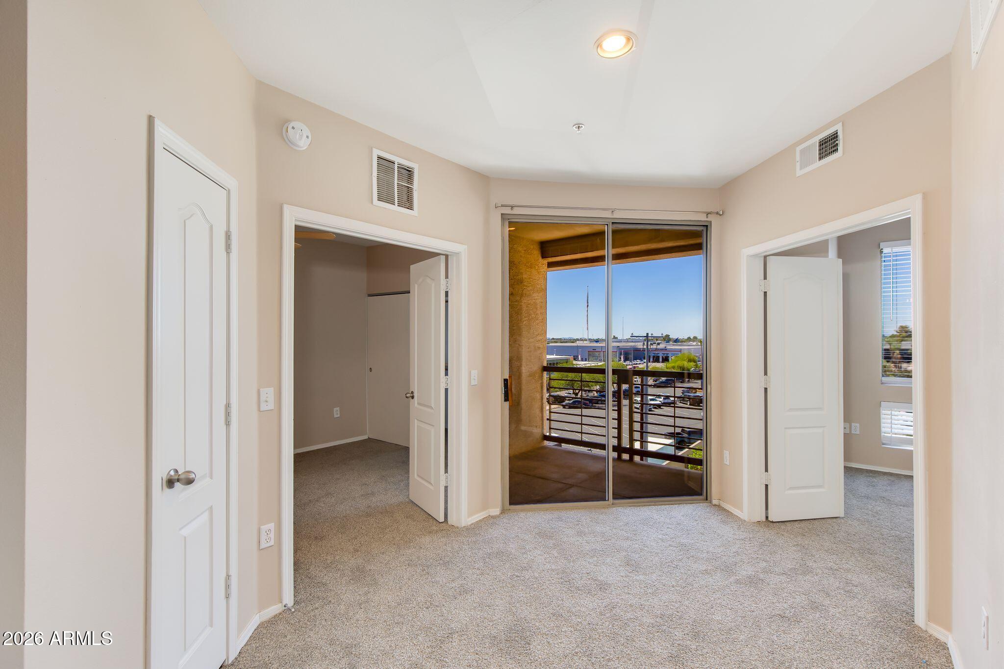 1701 E COLTER Street 484