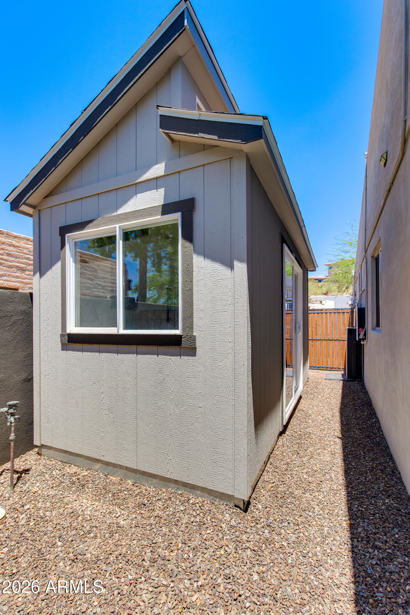925 E WALTANN Lane